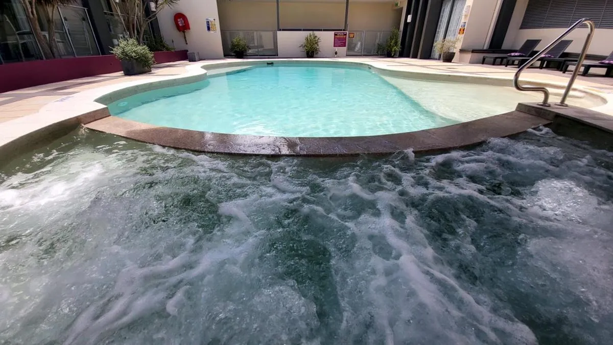 Hot Tub in Eden by the Bay