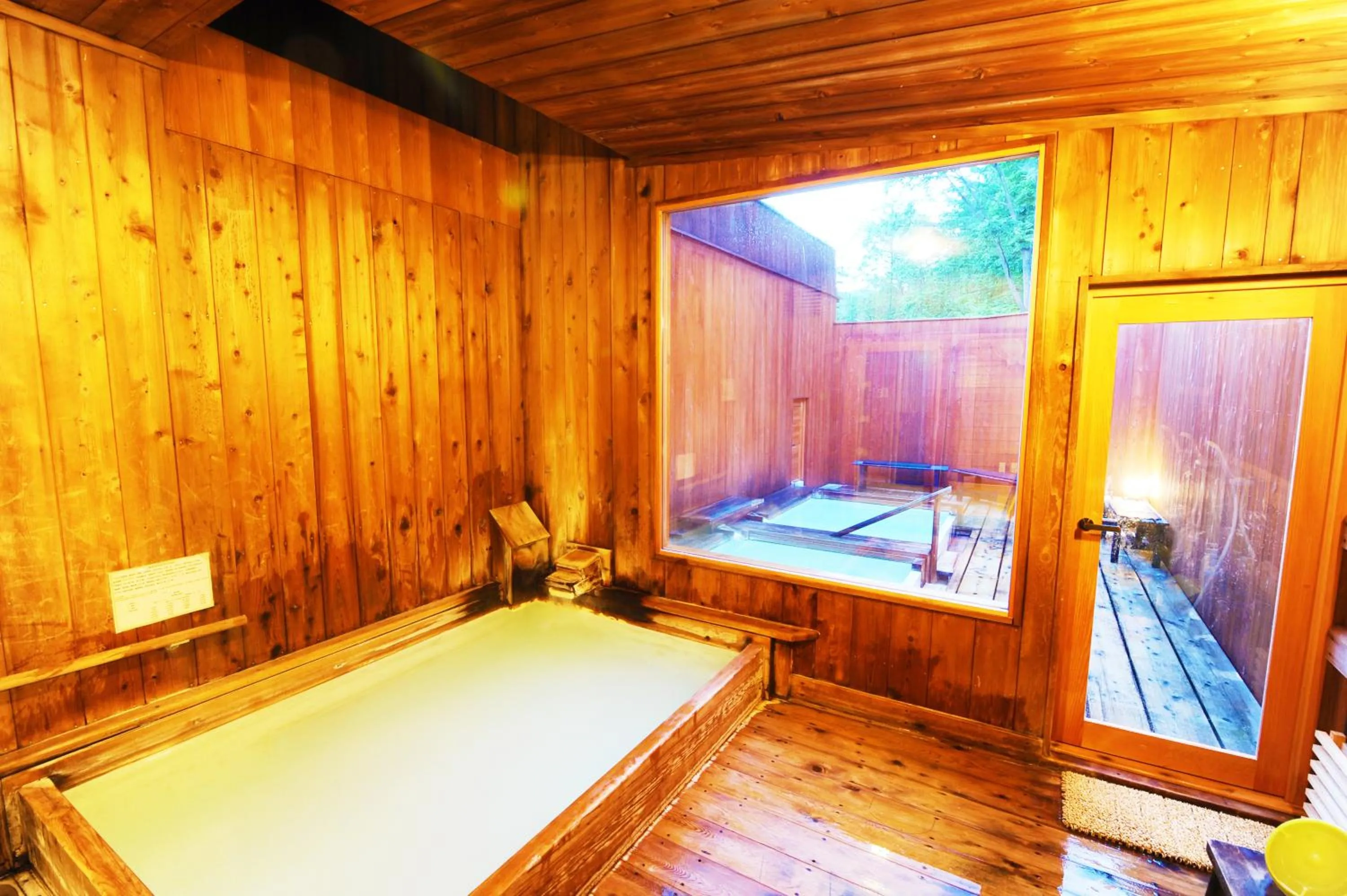 Hot Spring Bath, Bed in Onsen Yado Misuzuso