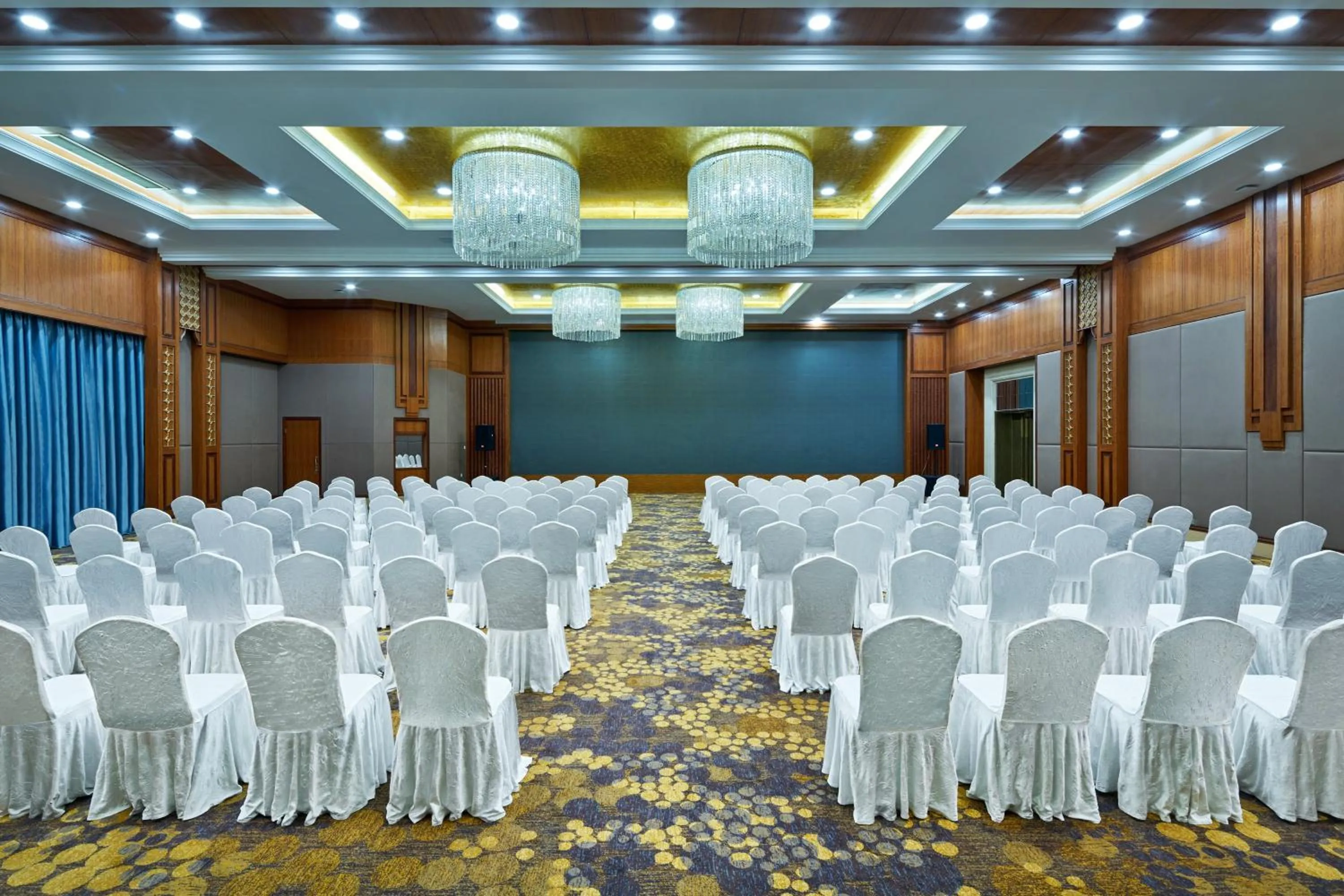 Meeting/conference room in Crowne Plaza Ordos, an IHG Hotel