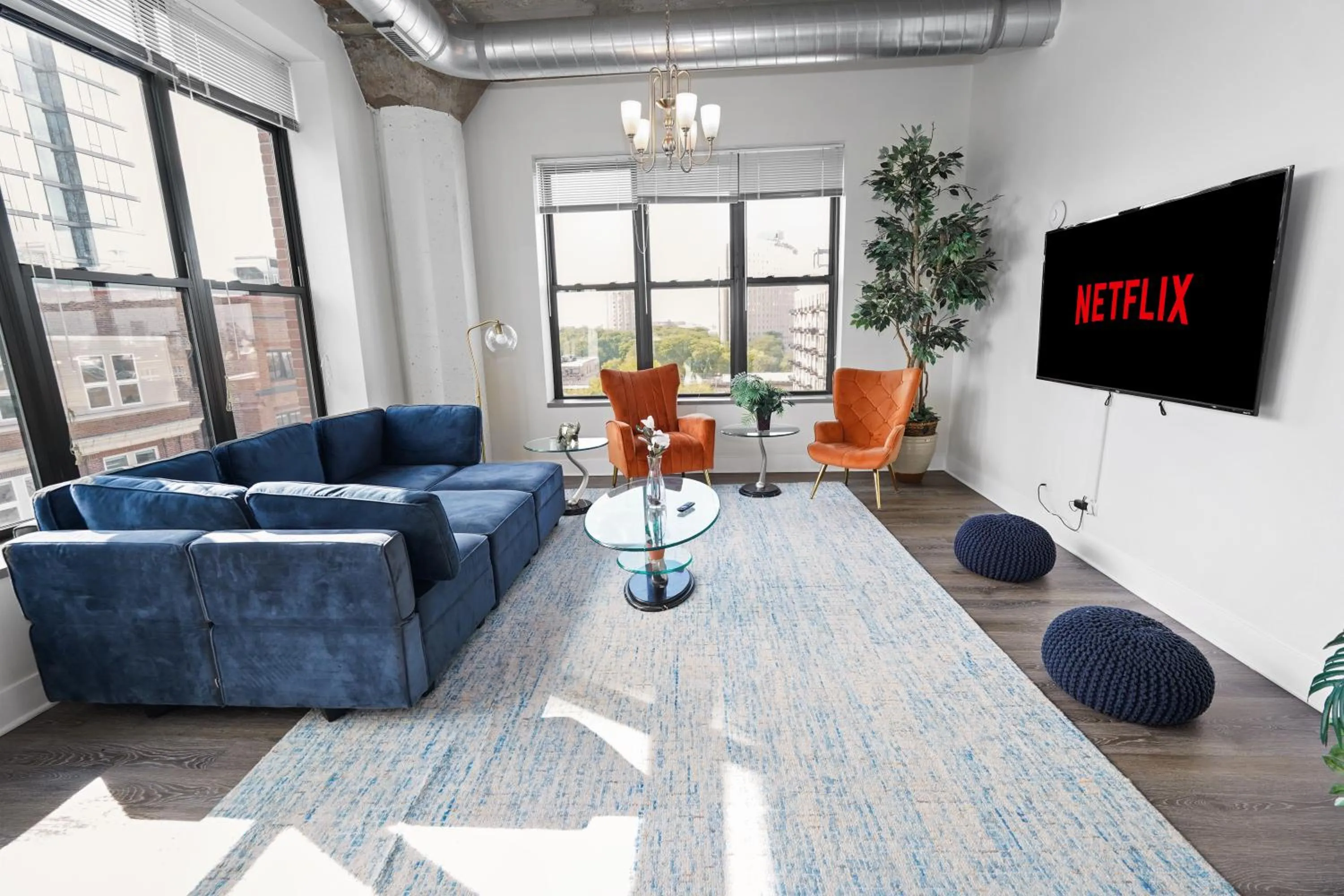 McCormick Place Luxurious and Spacious 3BR in Downtown Chicago with Optional Parking Sleeps 10 guests