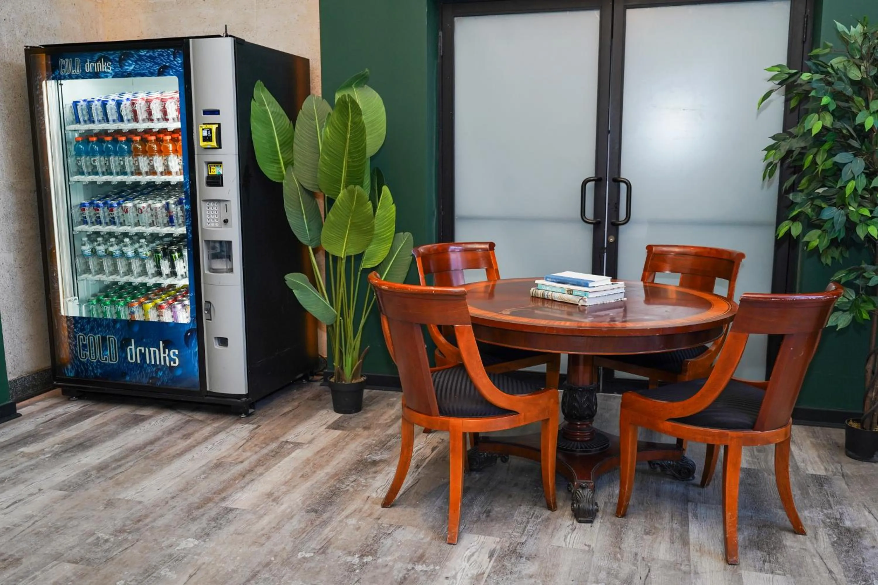 McCormick Place Luxurious and Spacious 3BR in Downtown Chicago with Optional Parking Sleeps 10 guests