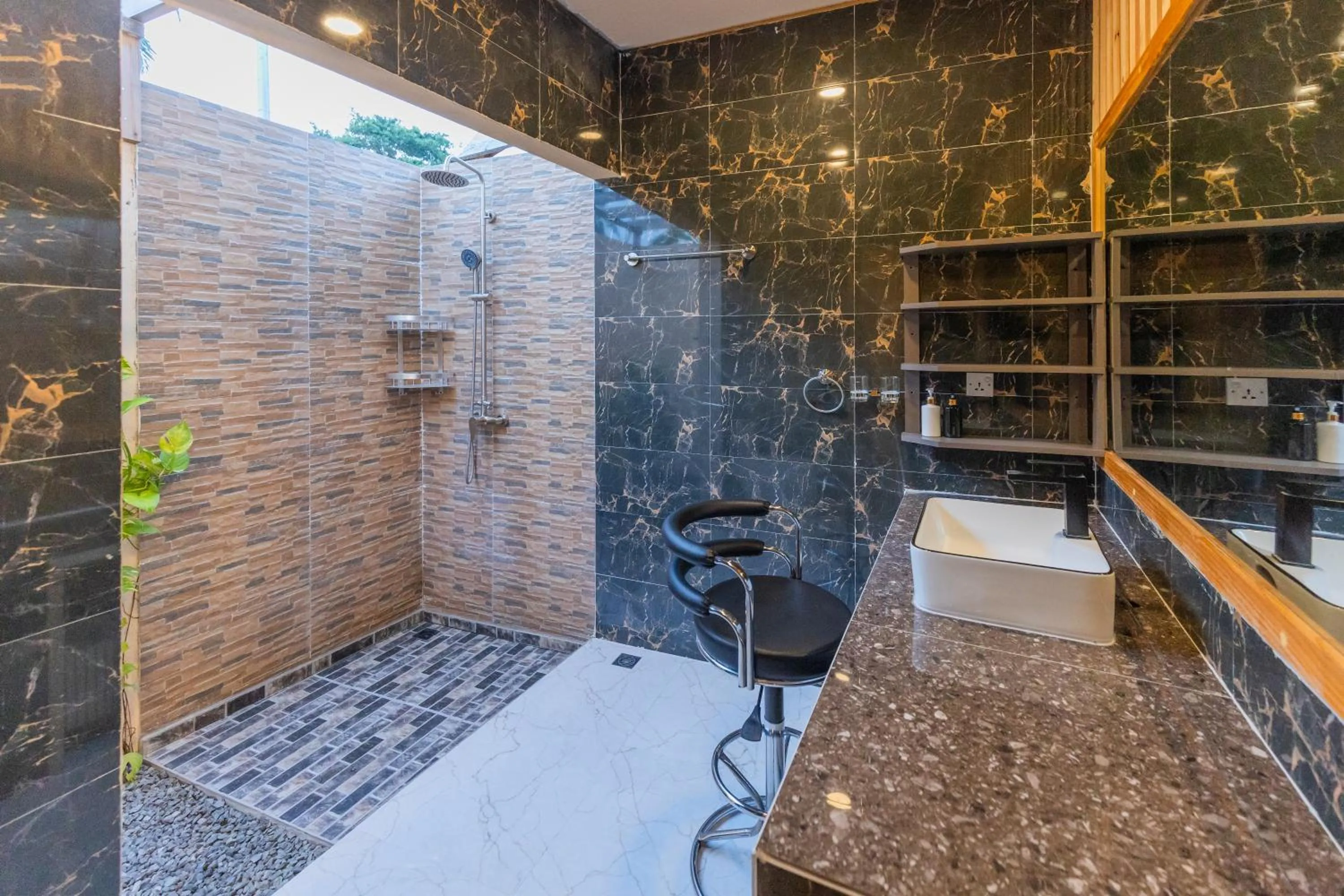 Property building in Tranquil Thoddoo