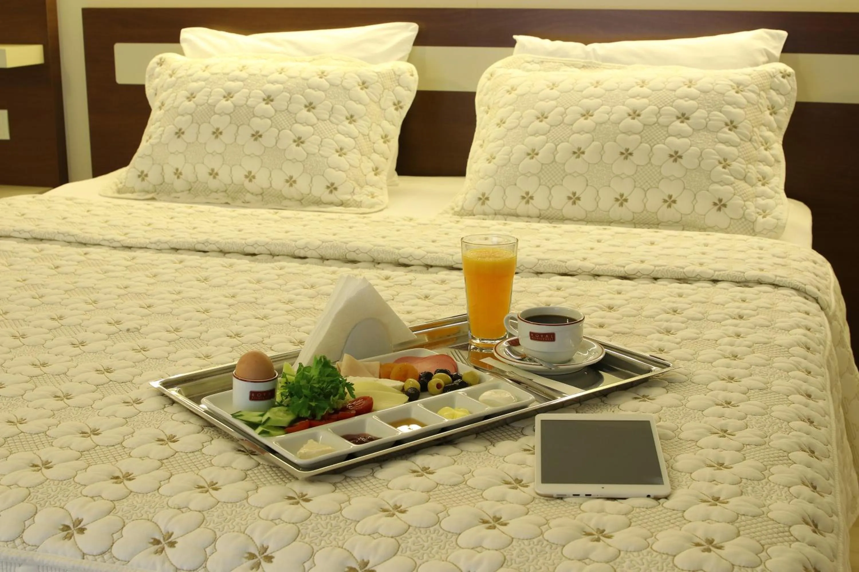 Breakfast, Bed in Royal Bilgic Hotel