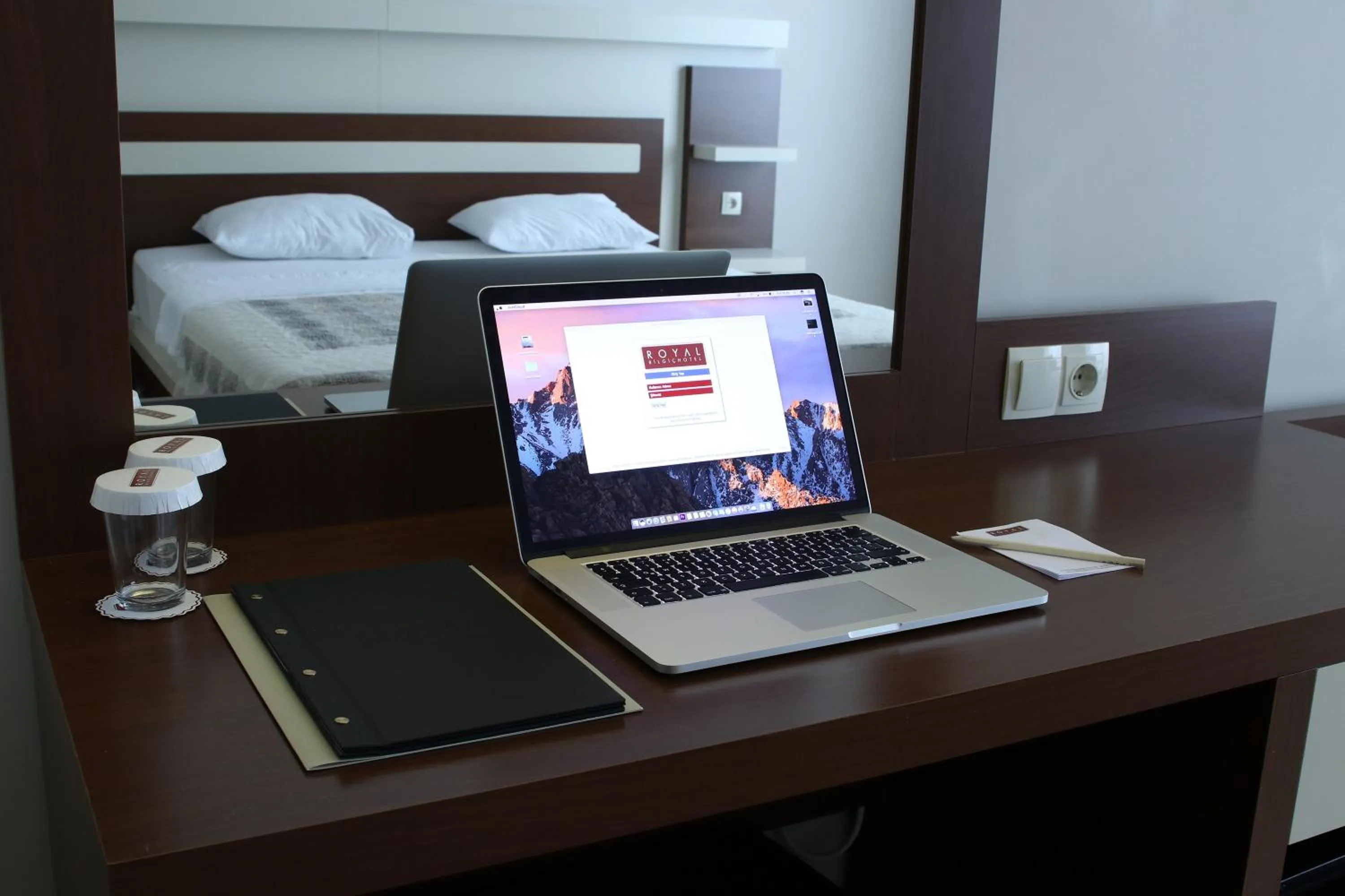 Living room, Bed in Royal Bilgic Hotel