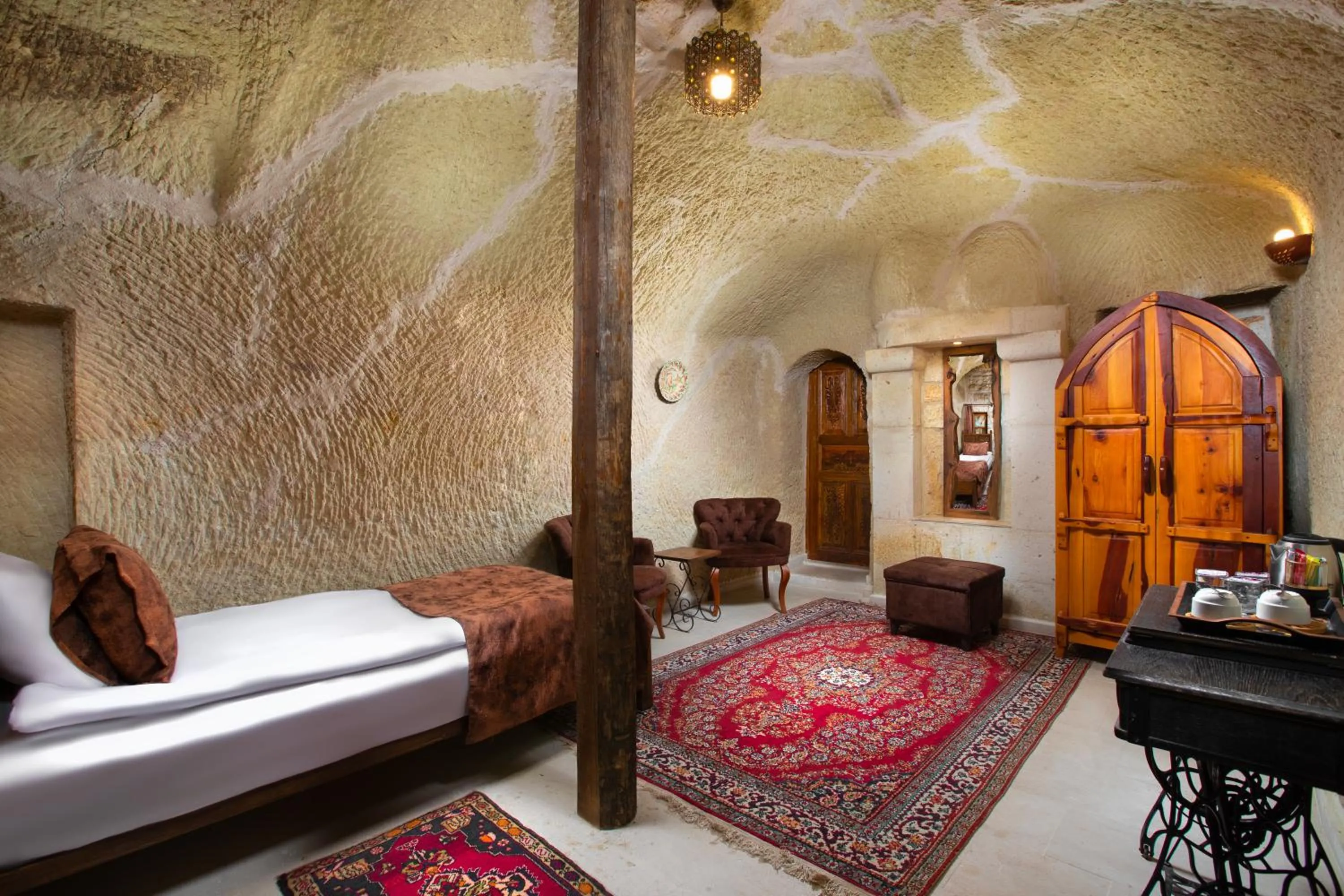 Photo of the whole room, Bed in Romantic Cave Hotel