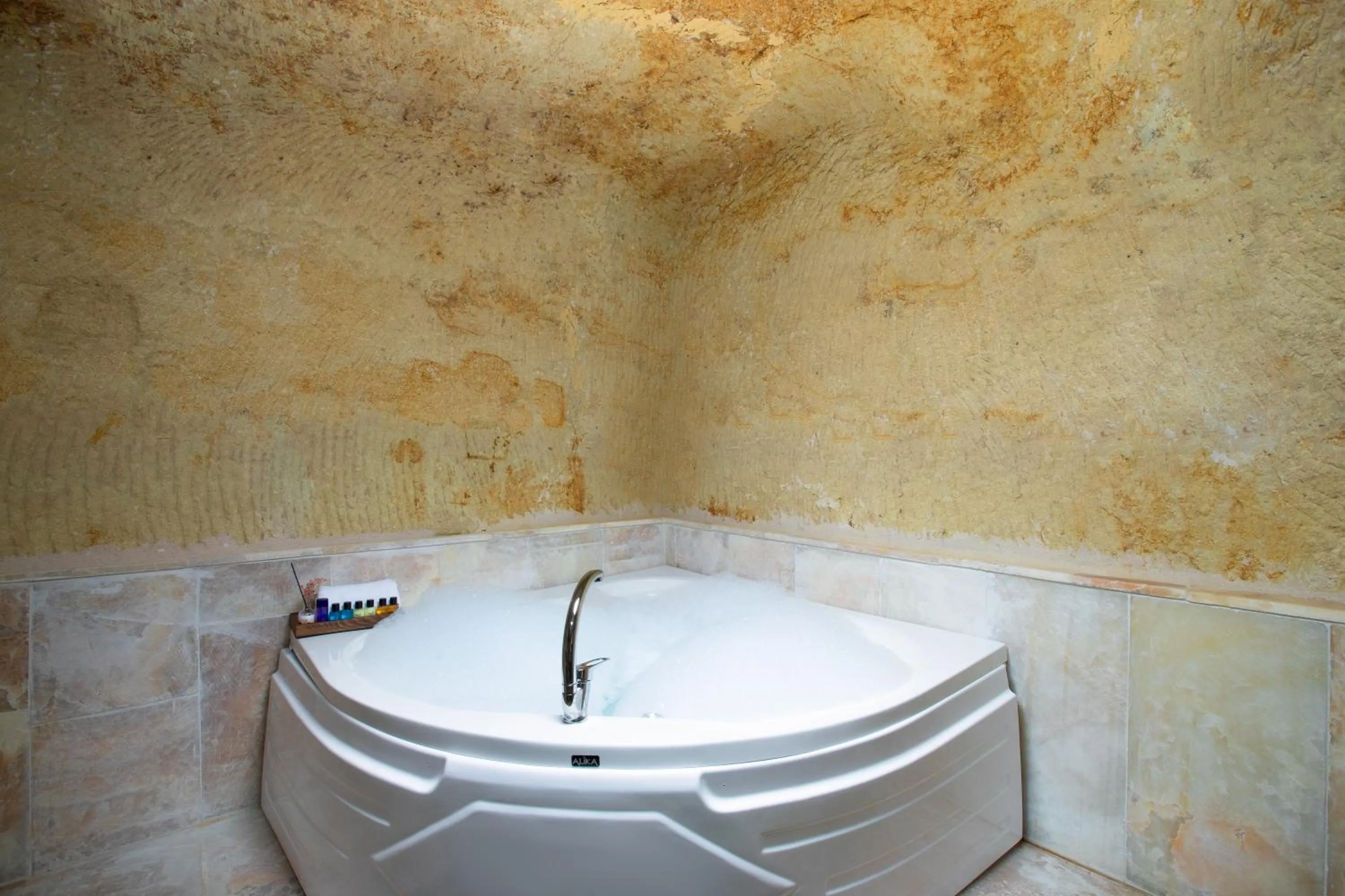 Hot Tub in Romantic Cave Hotel