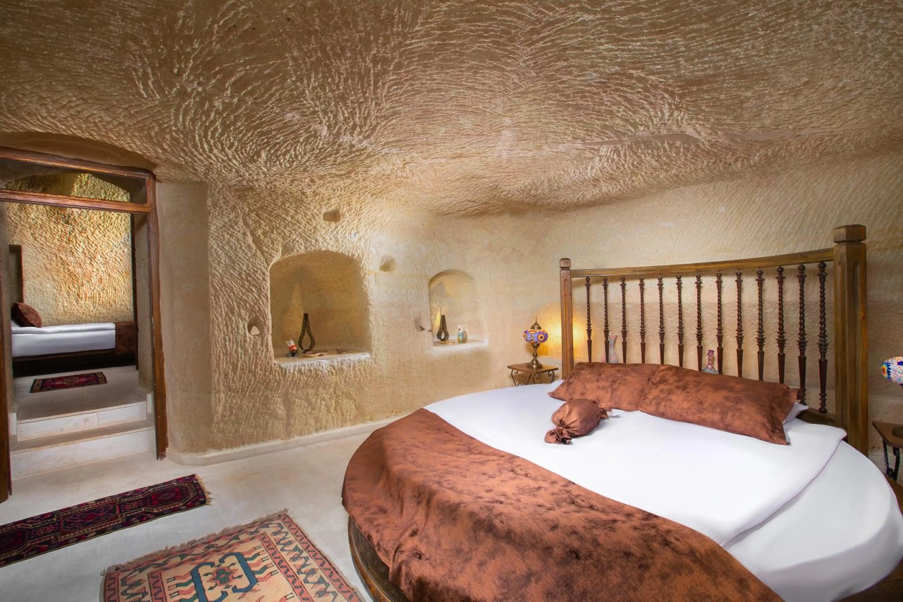 Photo of the whole room, Bed in Romantic Cave Hotel