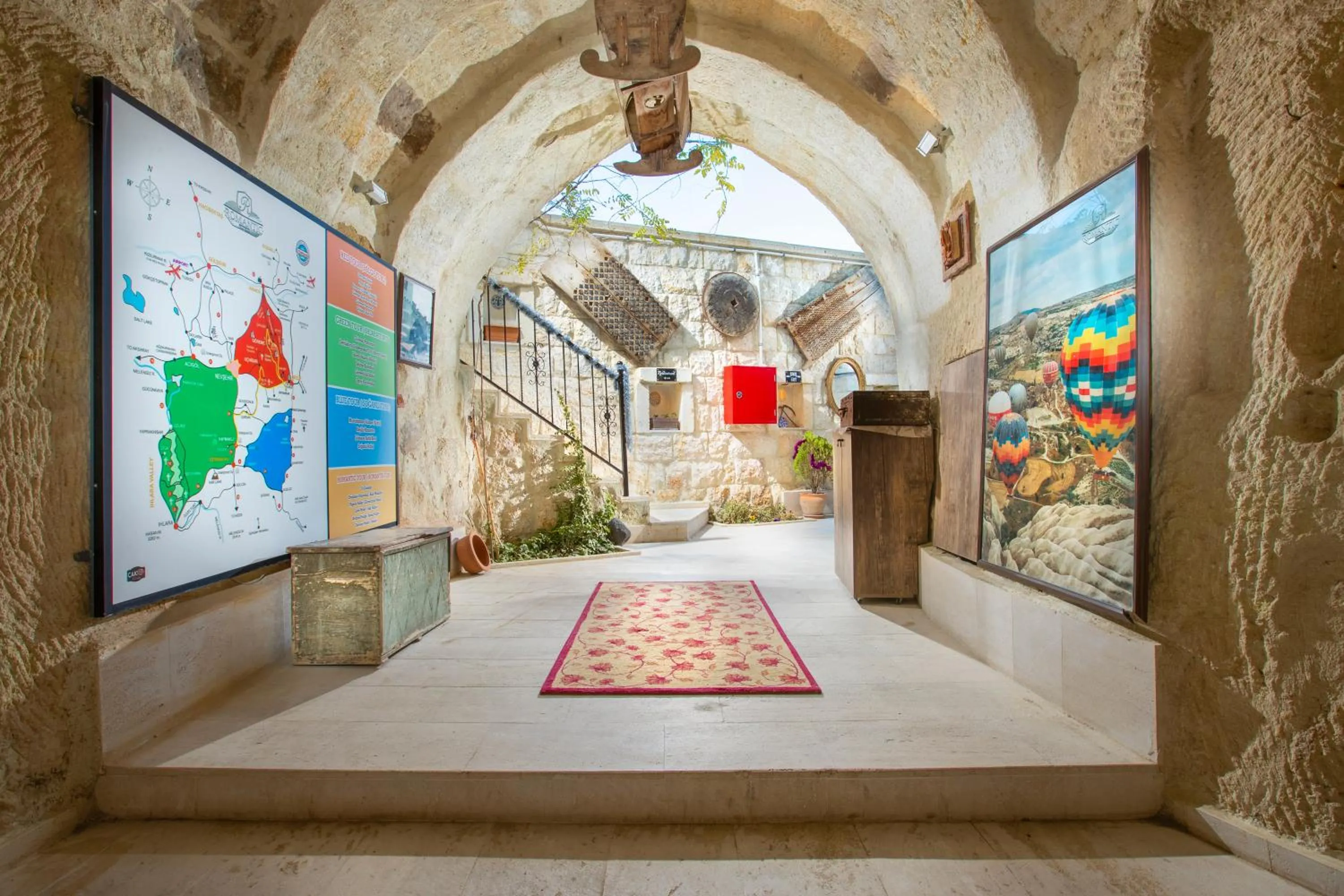 TV and multimedia in Romantic Cave Hotel