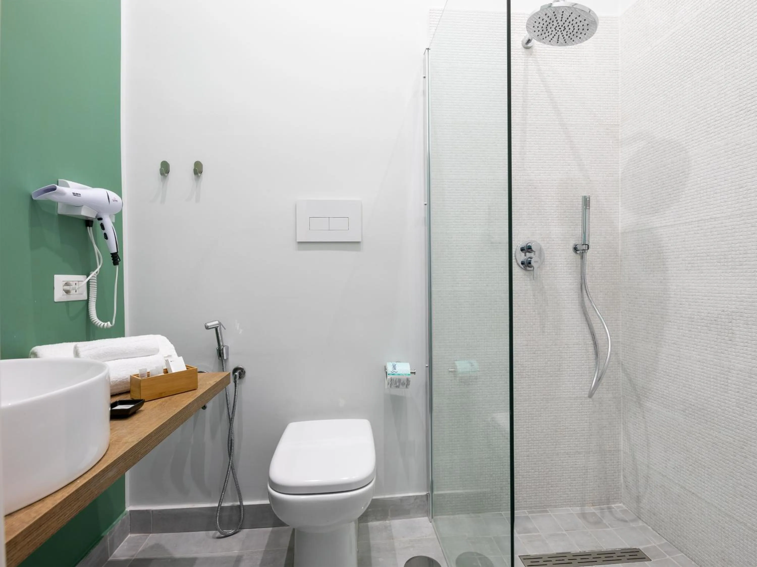 Shower in Nartè Rooms