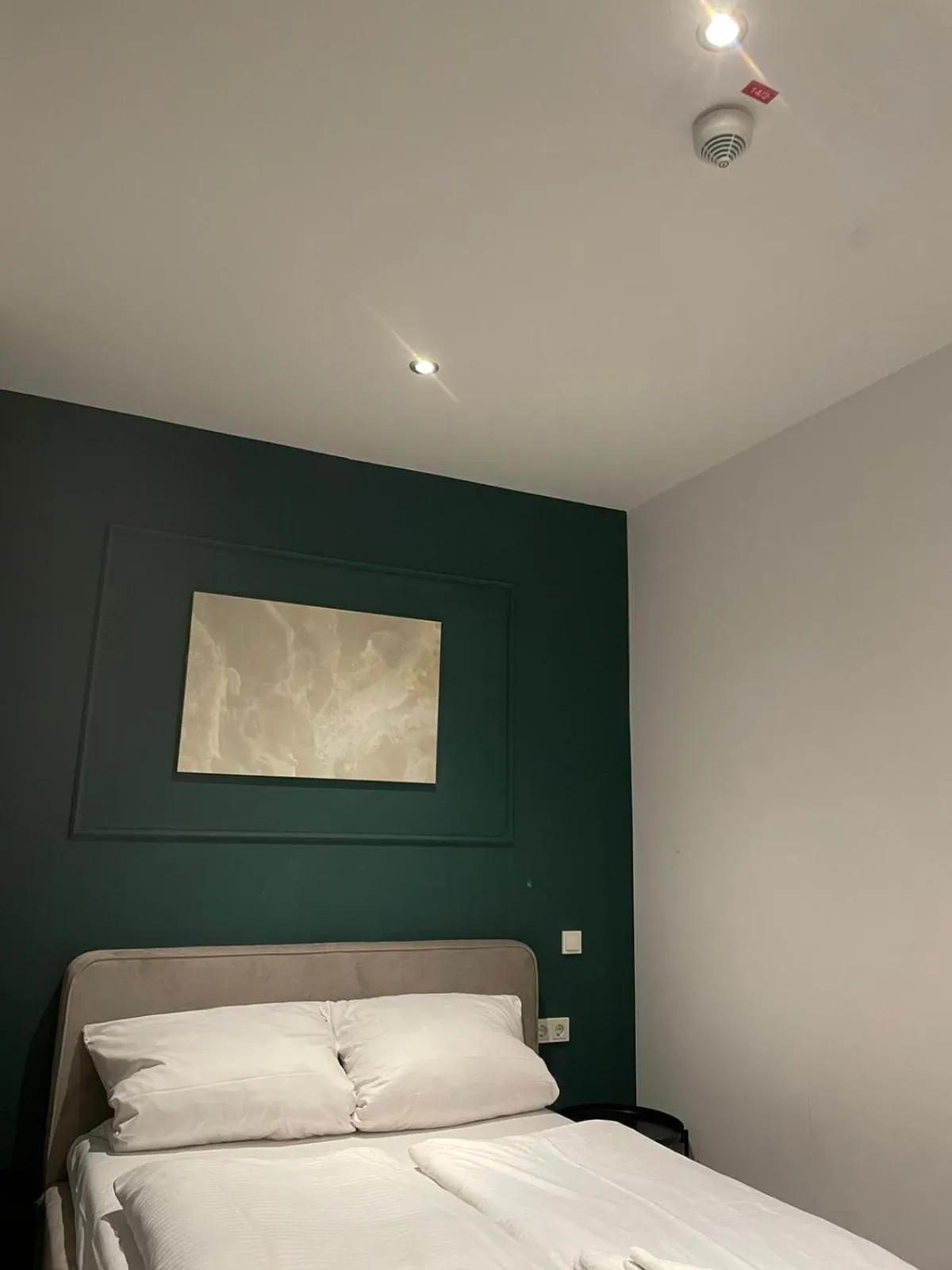 Photo of the whole room, Bed in Vintage Hotel Köln Pulheim - Kostenlose Parkplätze