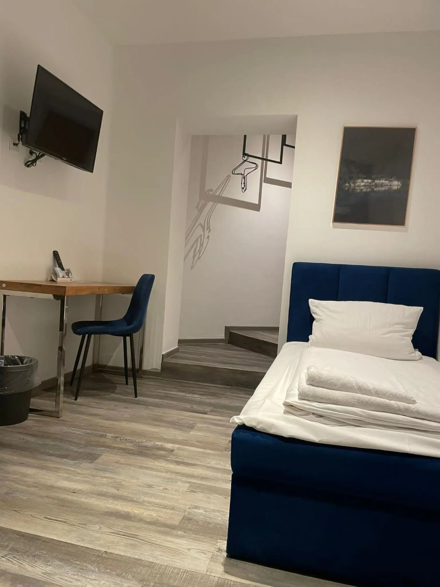 Photo of the whole room, Bed in Vintage Hotel Köln Pulheim - Kostenlose Parkplätze