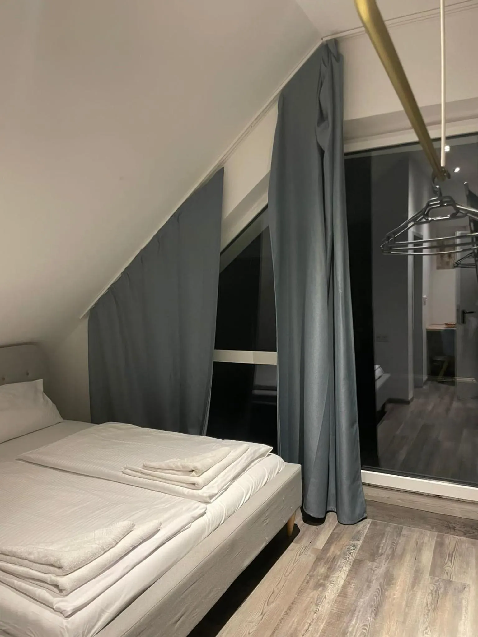 Photo of the whole room, Bed in Vintage Hotel Köln Pulheim - Kostenlose Parkplätze