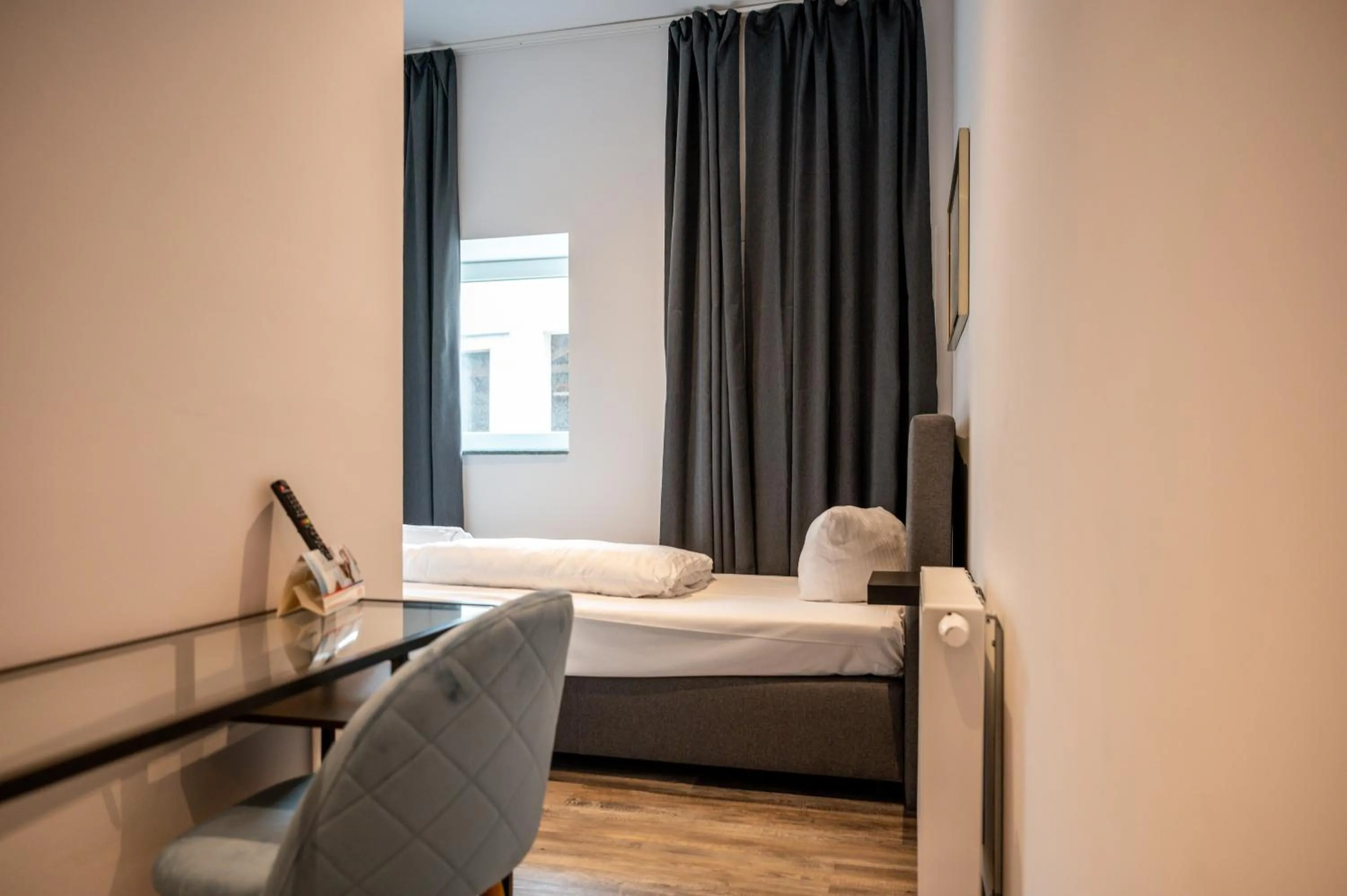 Photo of the whole room, Bed in Vintage Hotel Köln Pulheim - Kostenlose Parkplätze