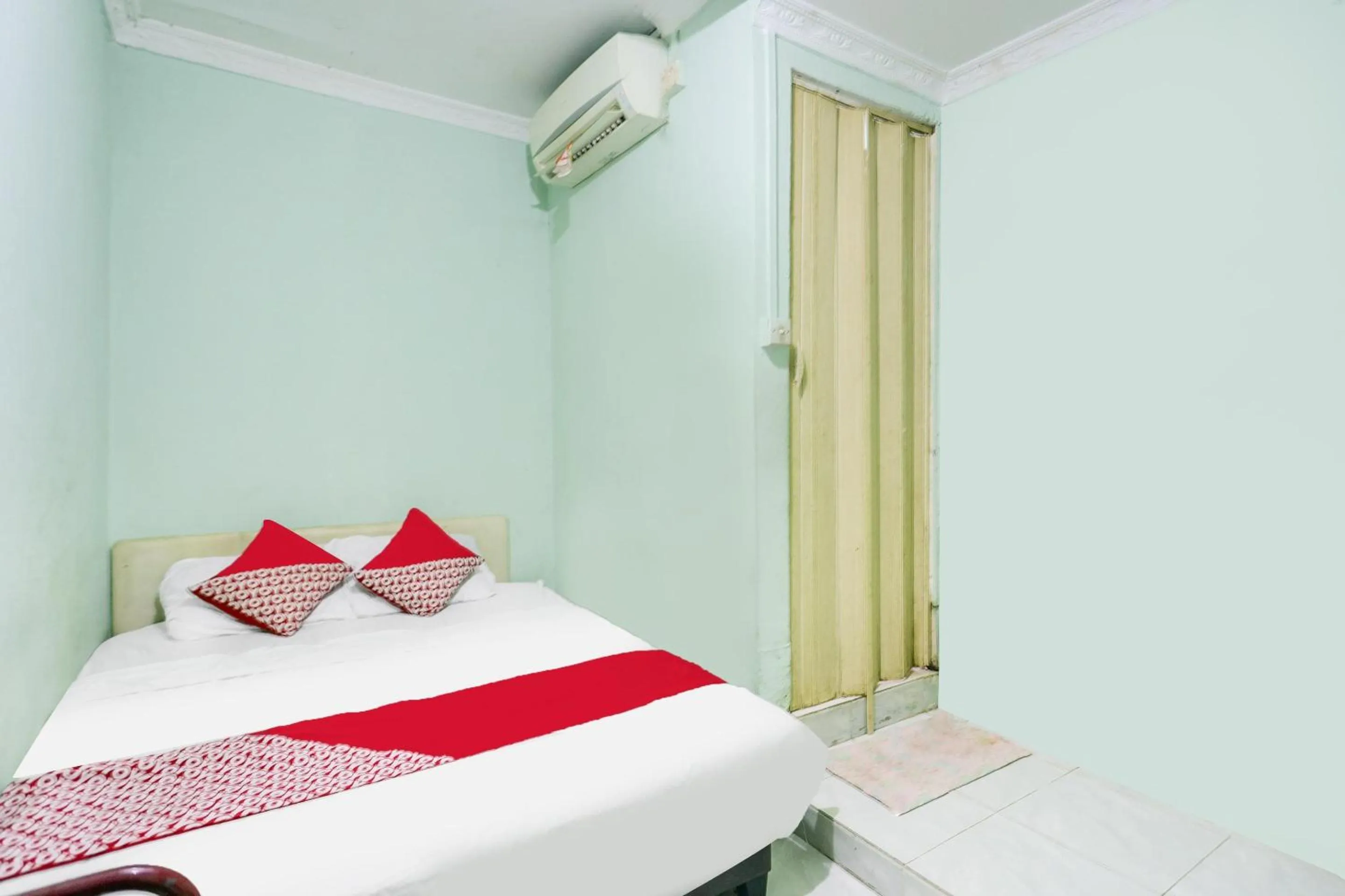 Bedroom, Bed in Hotel O Rajawali Inn