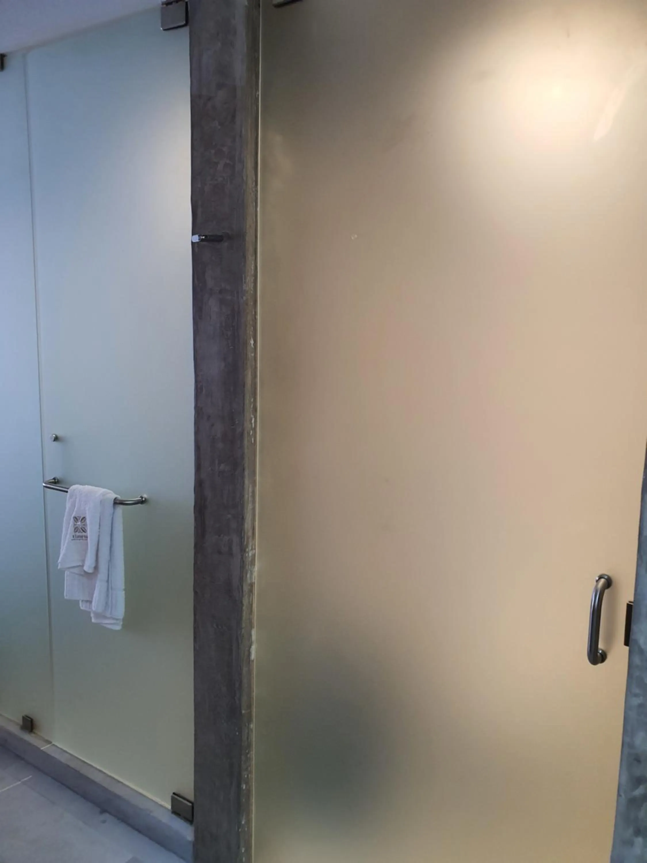 Shower in Ximena Hotel Boutique