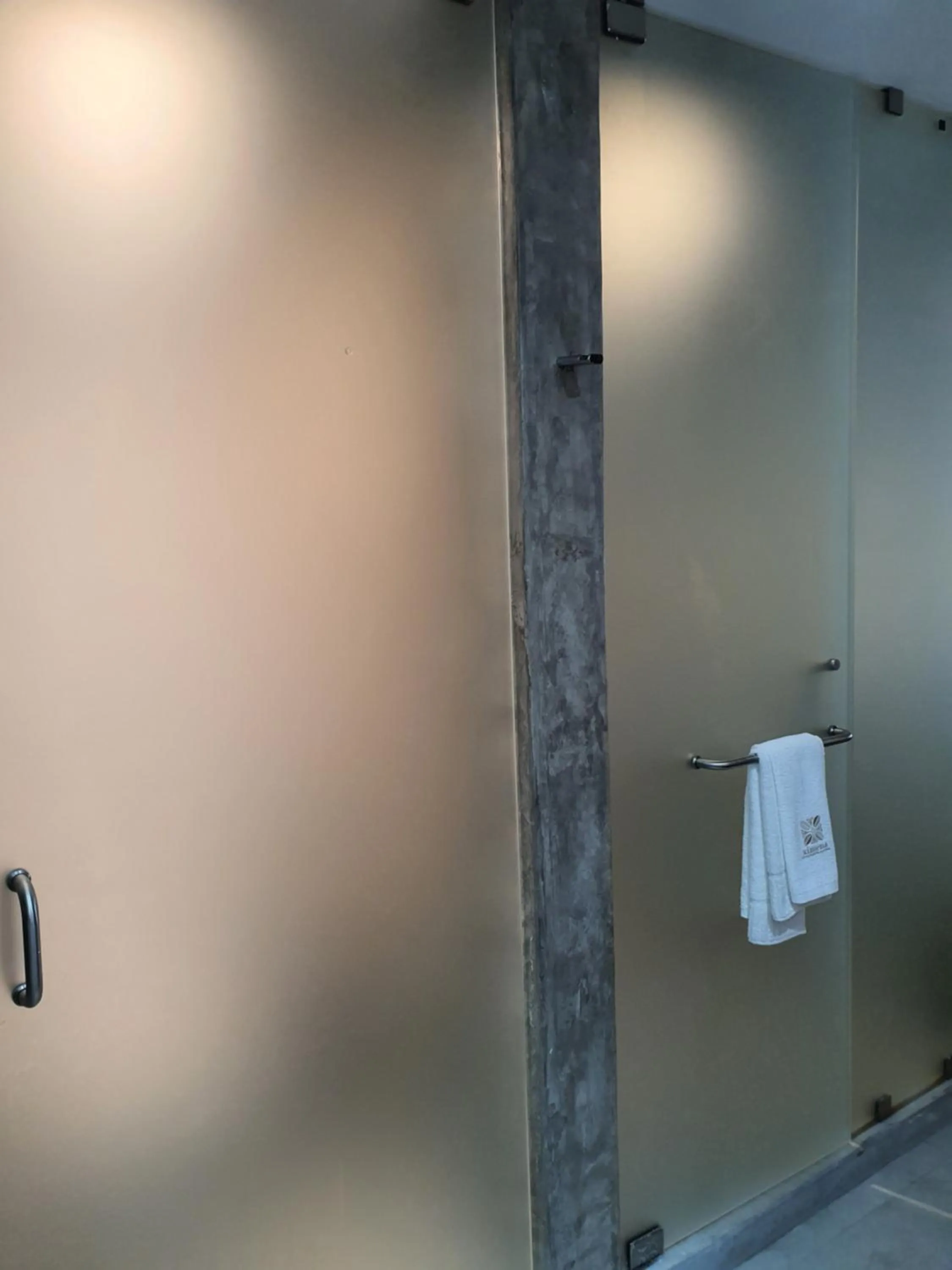 Shower in Ximena Hotel Boutique