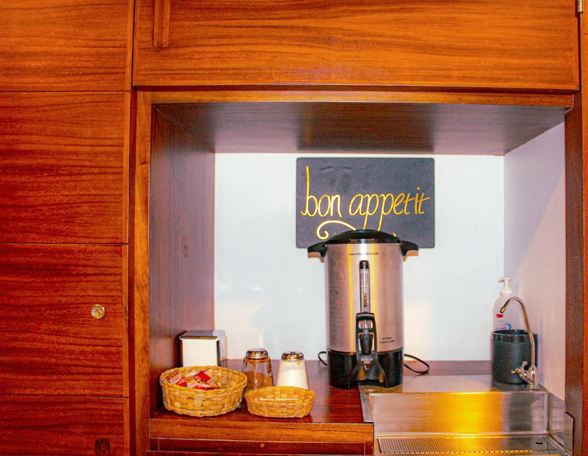 Coffee/tea facilities in Ximena Hotel Boutique