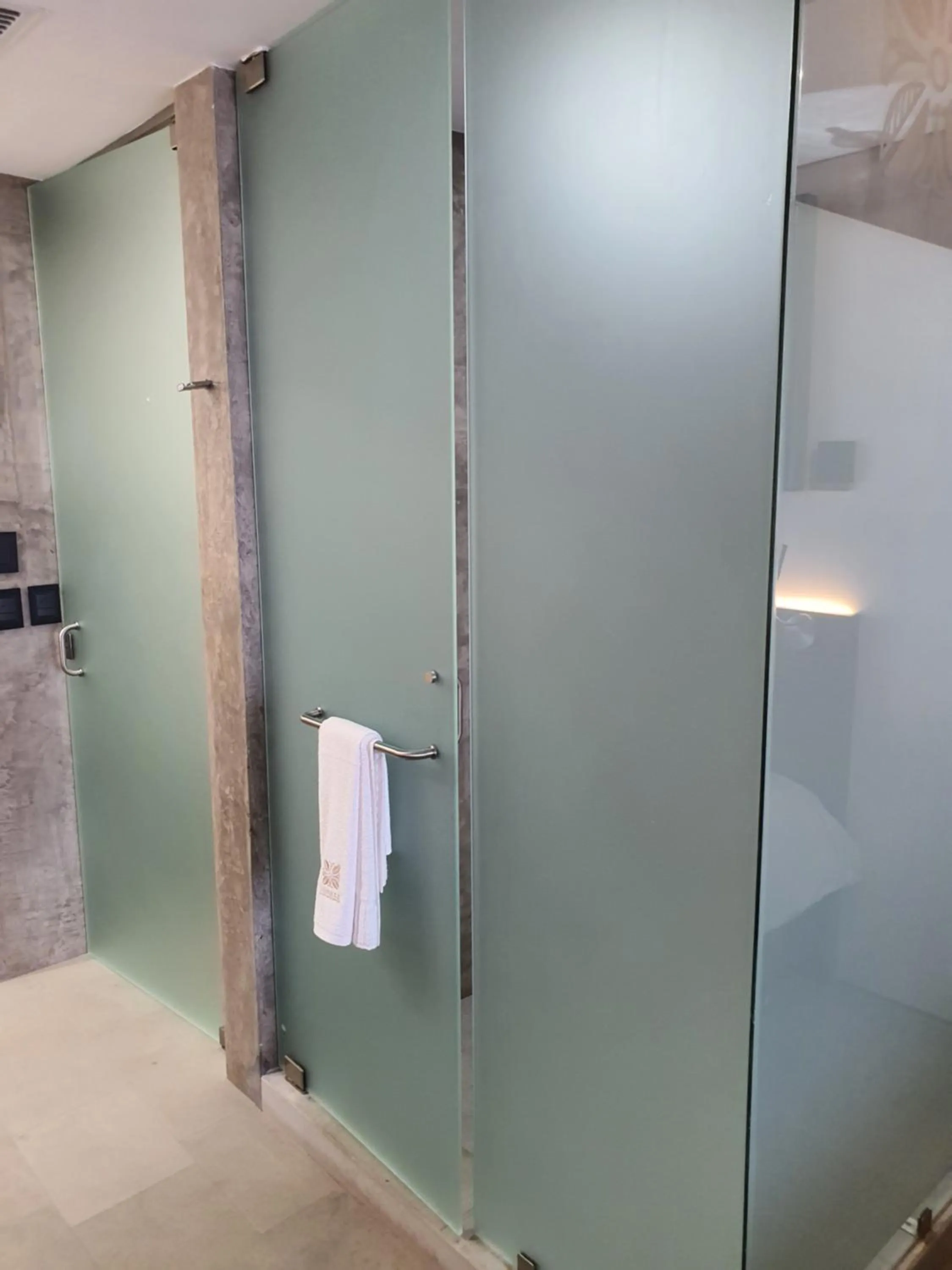 Shower in Ximena Hotel Boutique