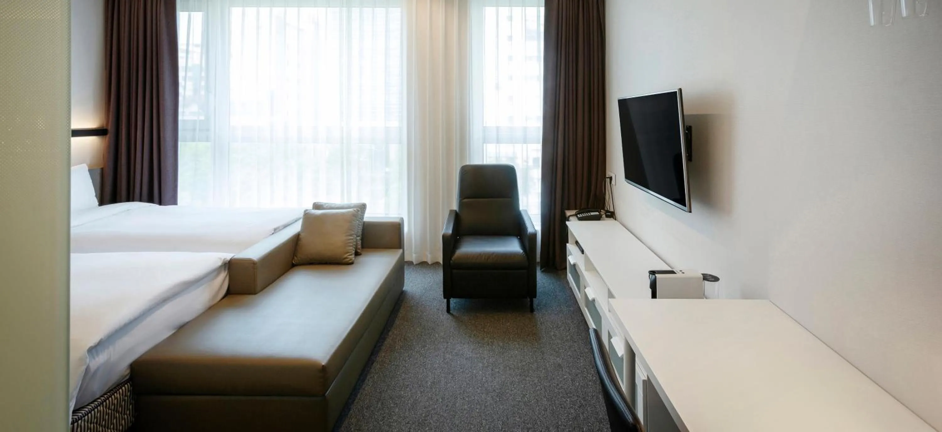hair dresser, Bed in Grand City Hotel Changwon
