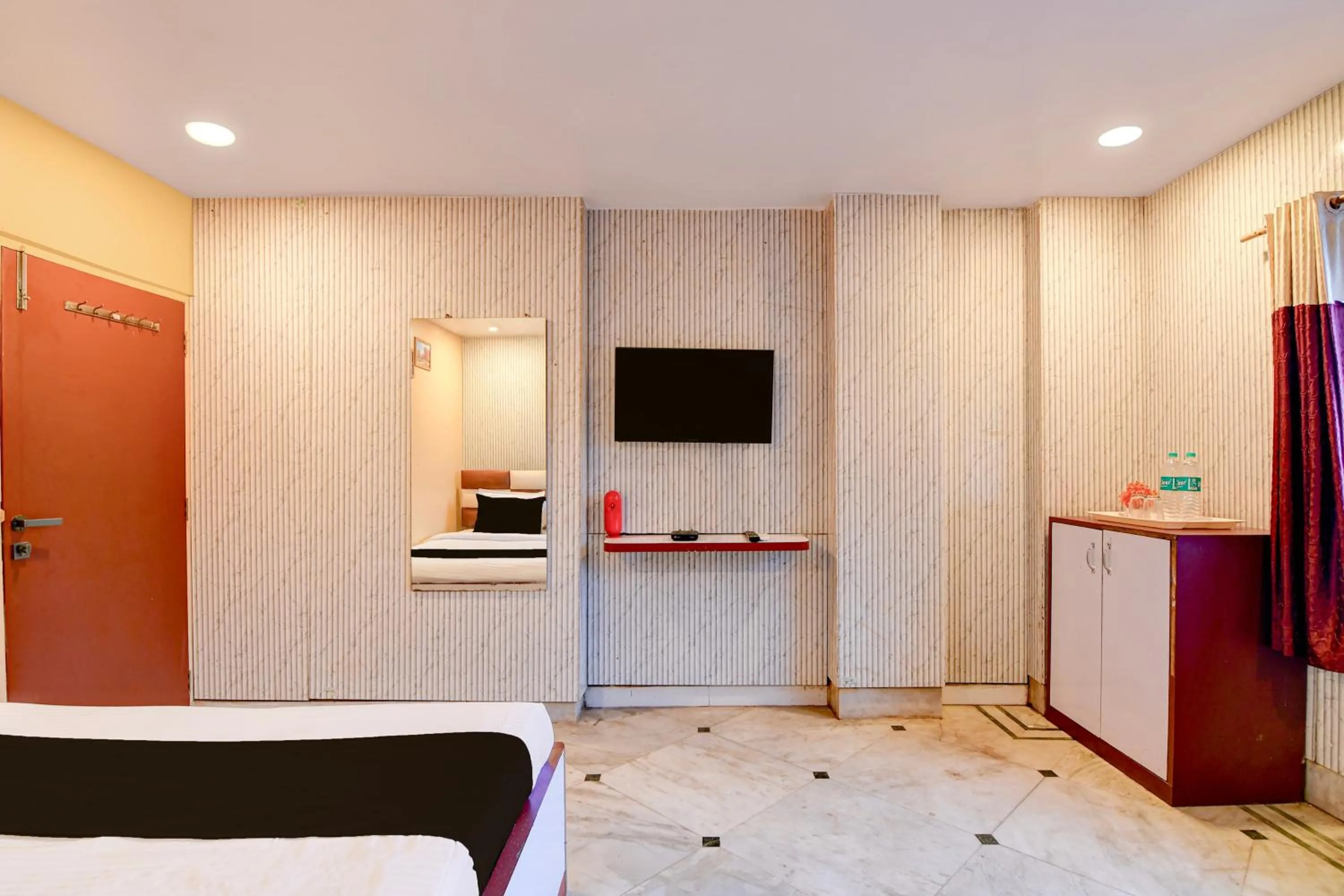 Bedroom in Super Collection O NSCB Airport Kolkata Formerly Red Stone