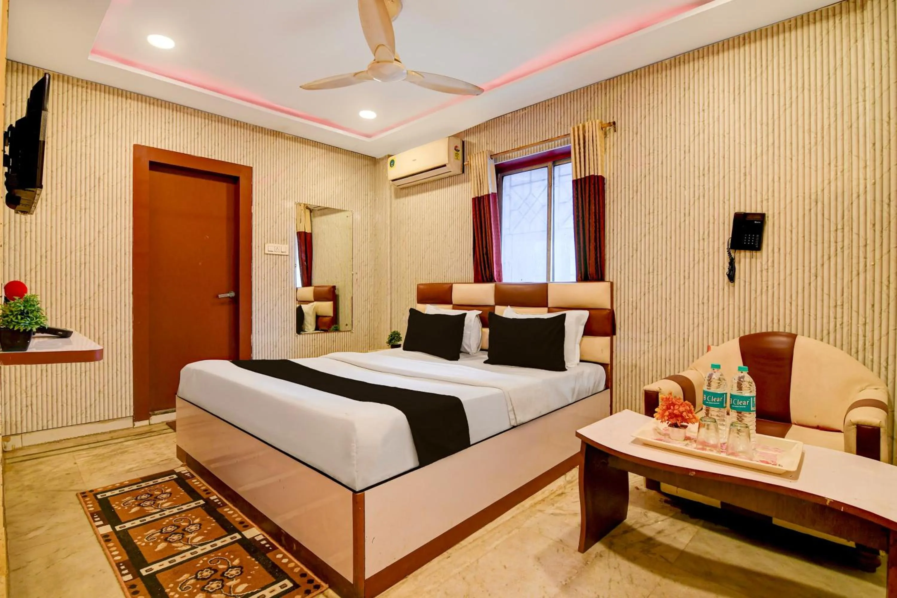 Bedroom, Bed in Super Collection O NSCB Airport Kolkata Formerly Red Stone