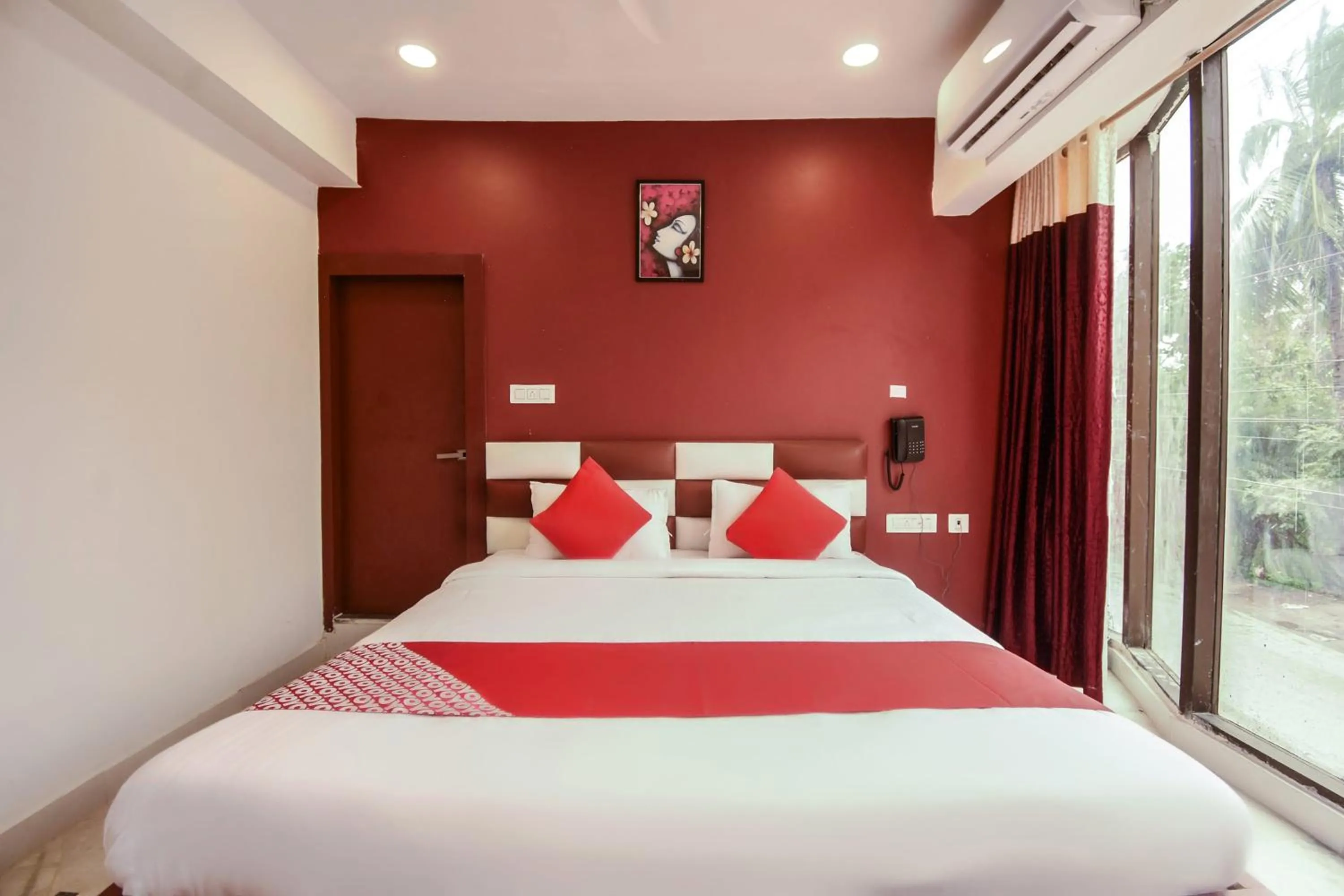 Bedroom, Bed in Super Hotel O Red Stone Near Netaji Subhash Chandra Bose International Airport