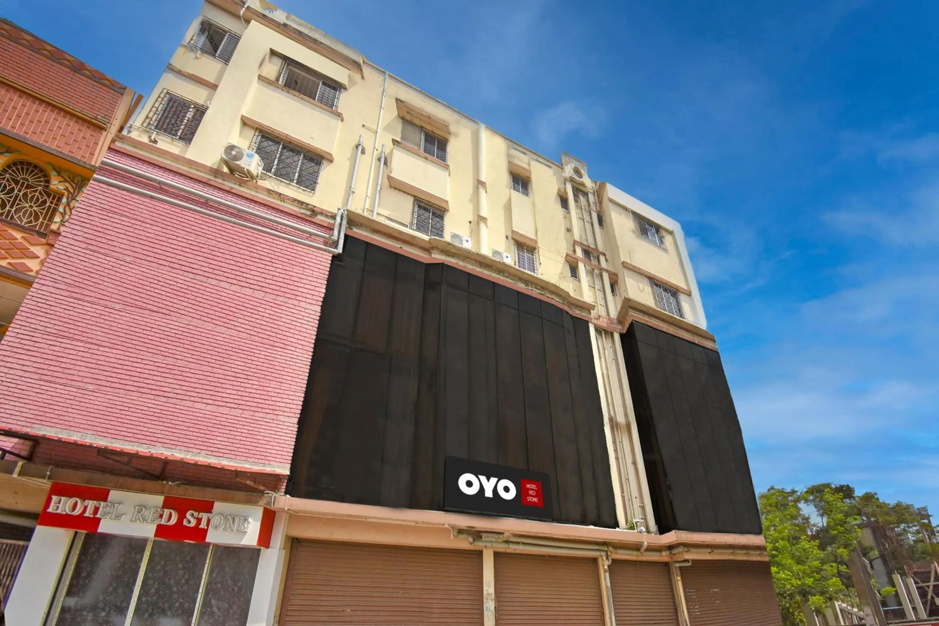 Facade/entrance in Super Hotel O Red Stone Near Netaji Subhash Chandra Bose International Airport