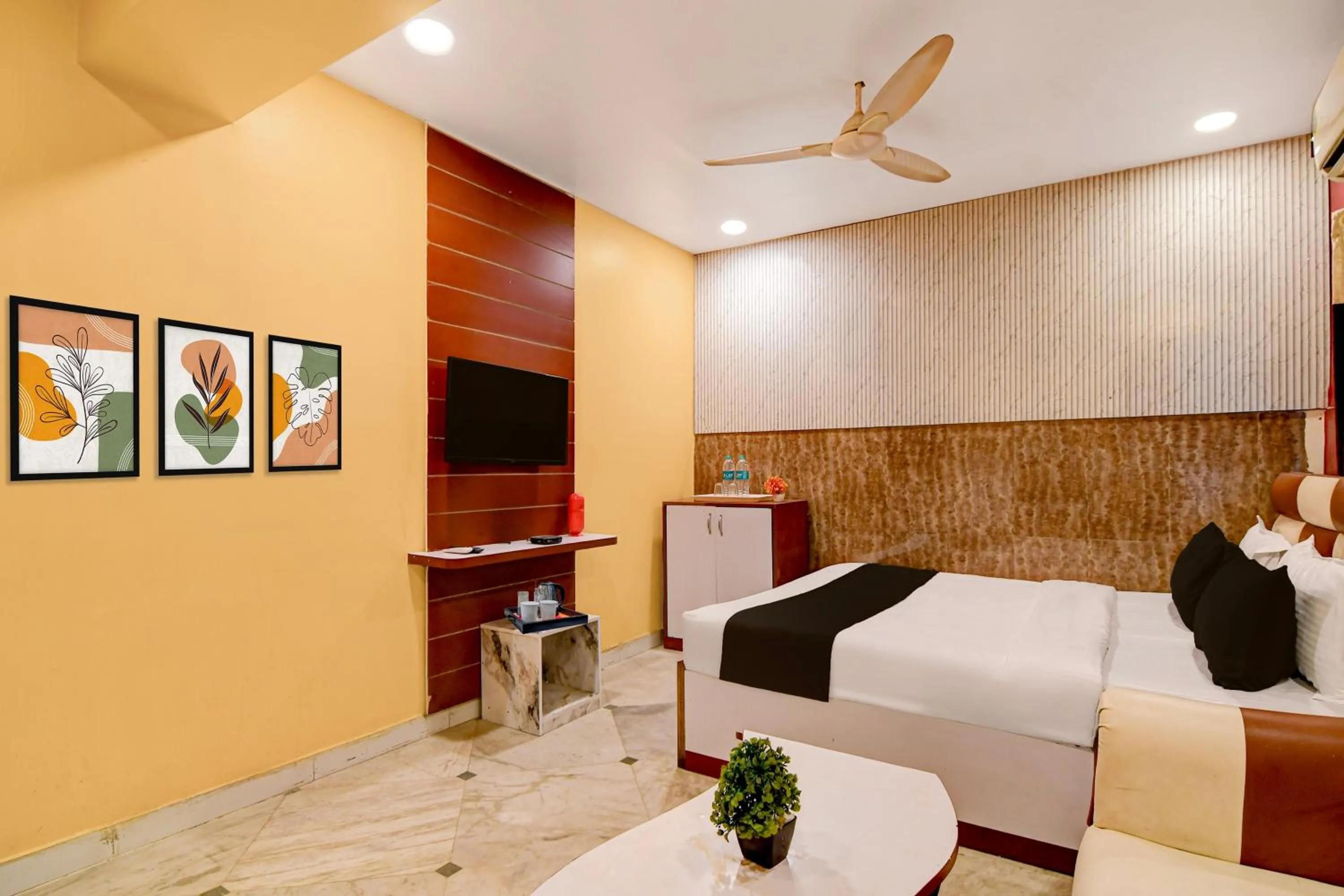 Bedroom, Bed in Super Collection O NSCB Airport Kolkata Formerly Red Stone