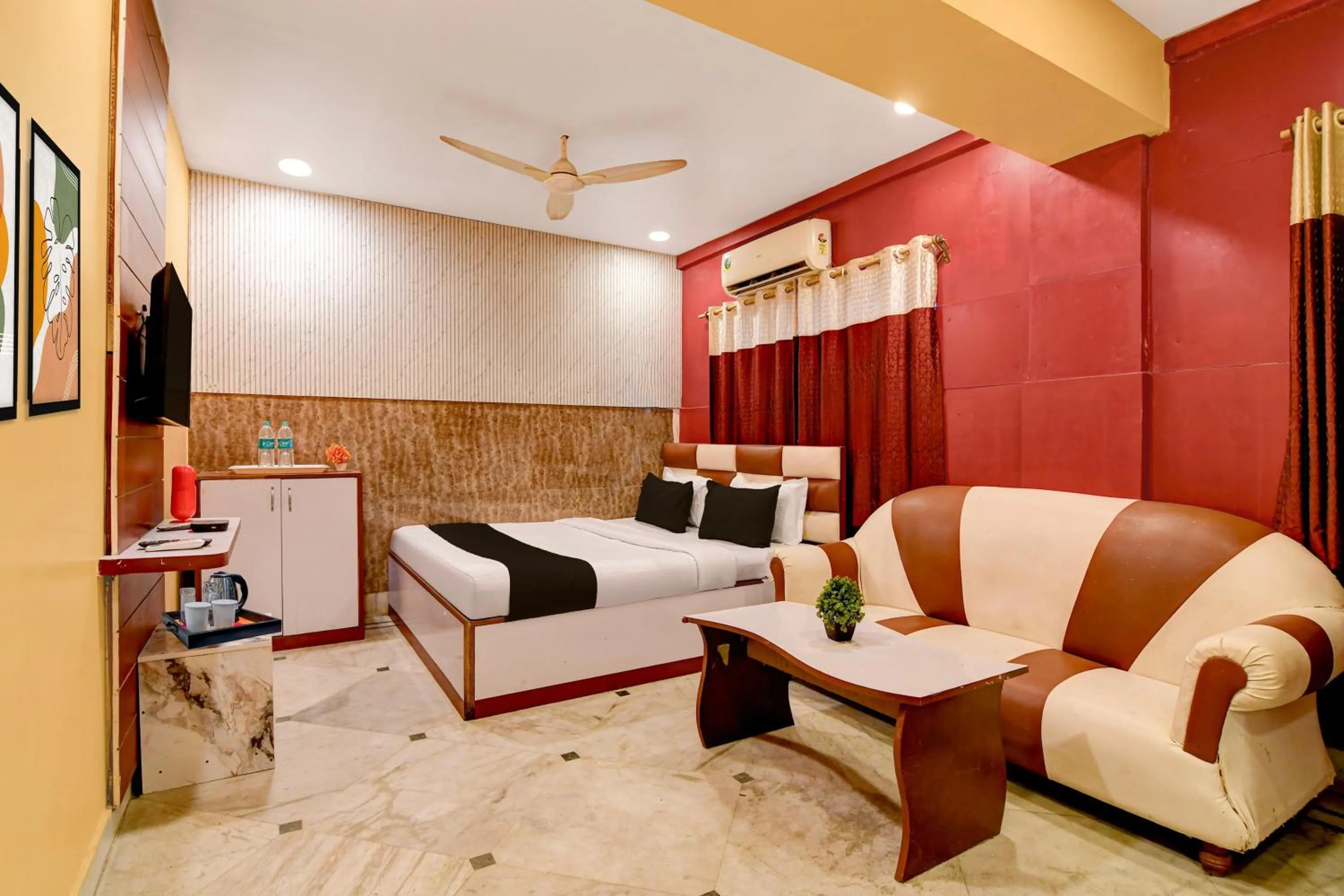 Bedroom in Super Collection O NSCB Airport Kolkata Formerly Red Stone