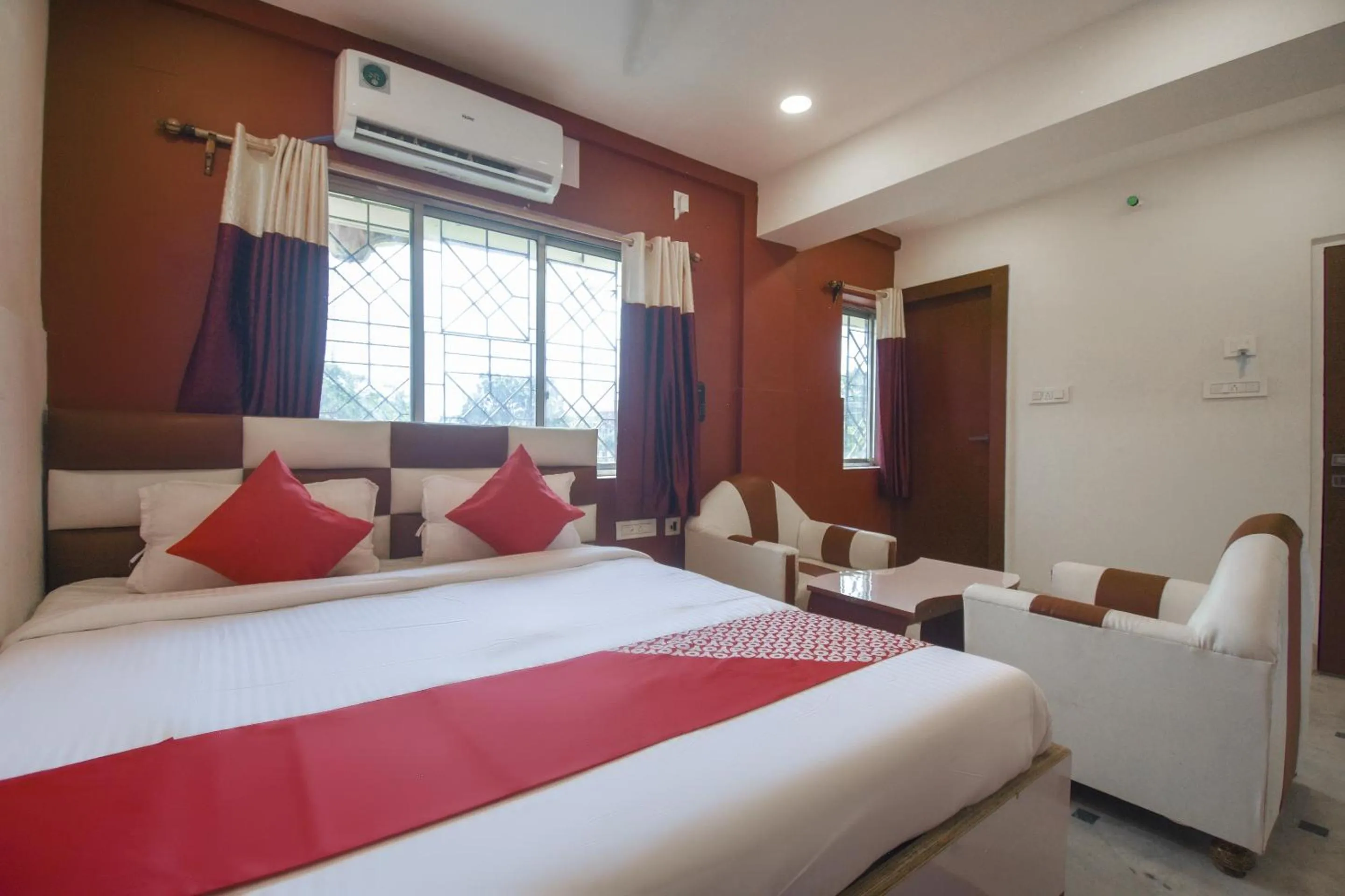 Bedroom, Bed in Super Hotel O Red Stone Near Netaji Subhash Chandra Bose International Airport