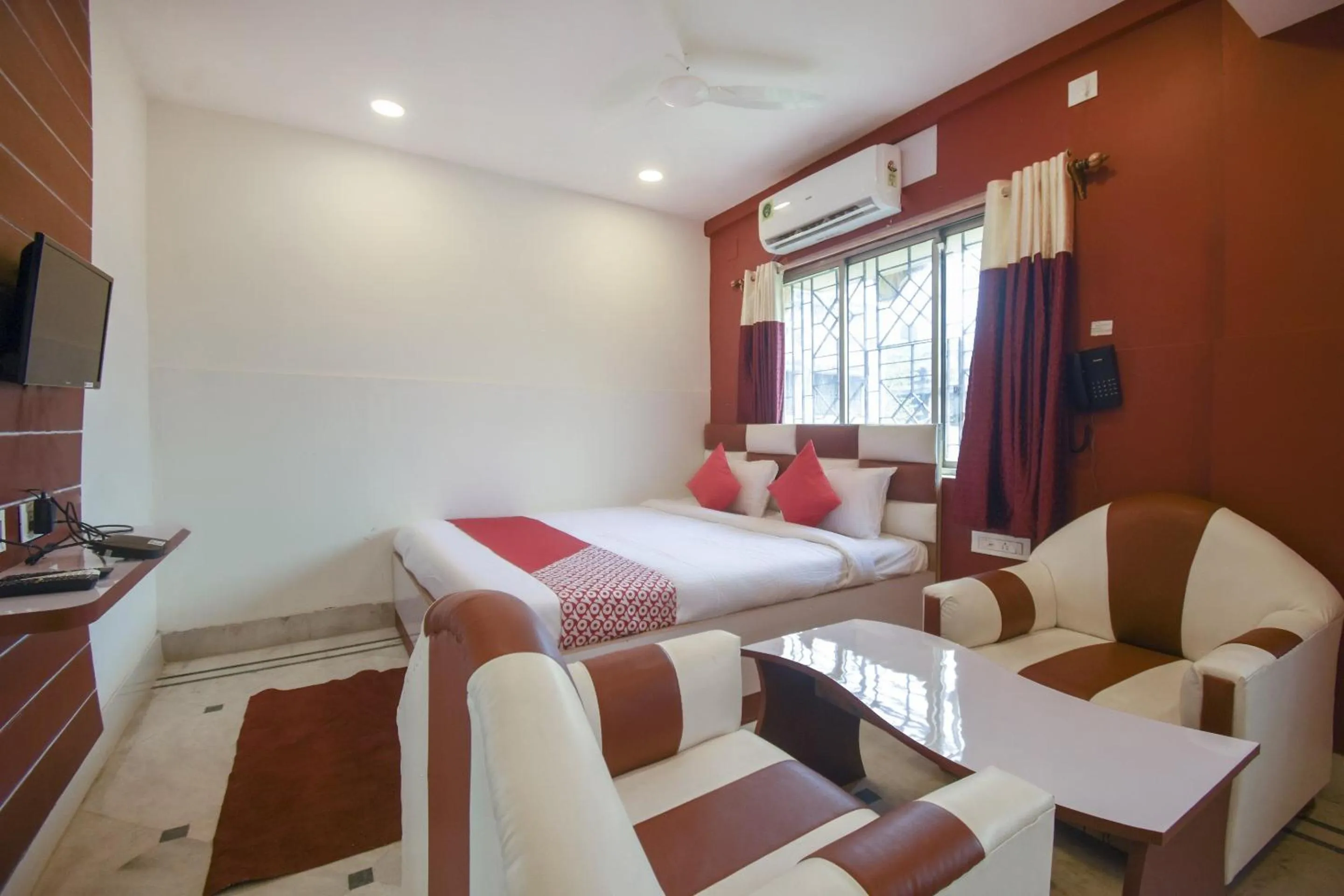 Bedroom, Bed in Super Hotel O Red Stone Near Netaji Subhash Chandra Bose International Airport