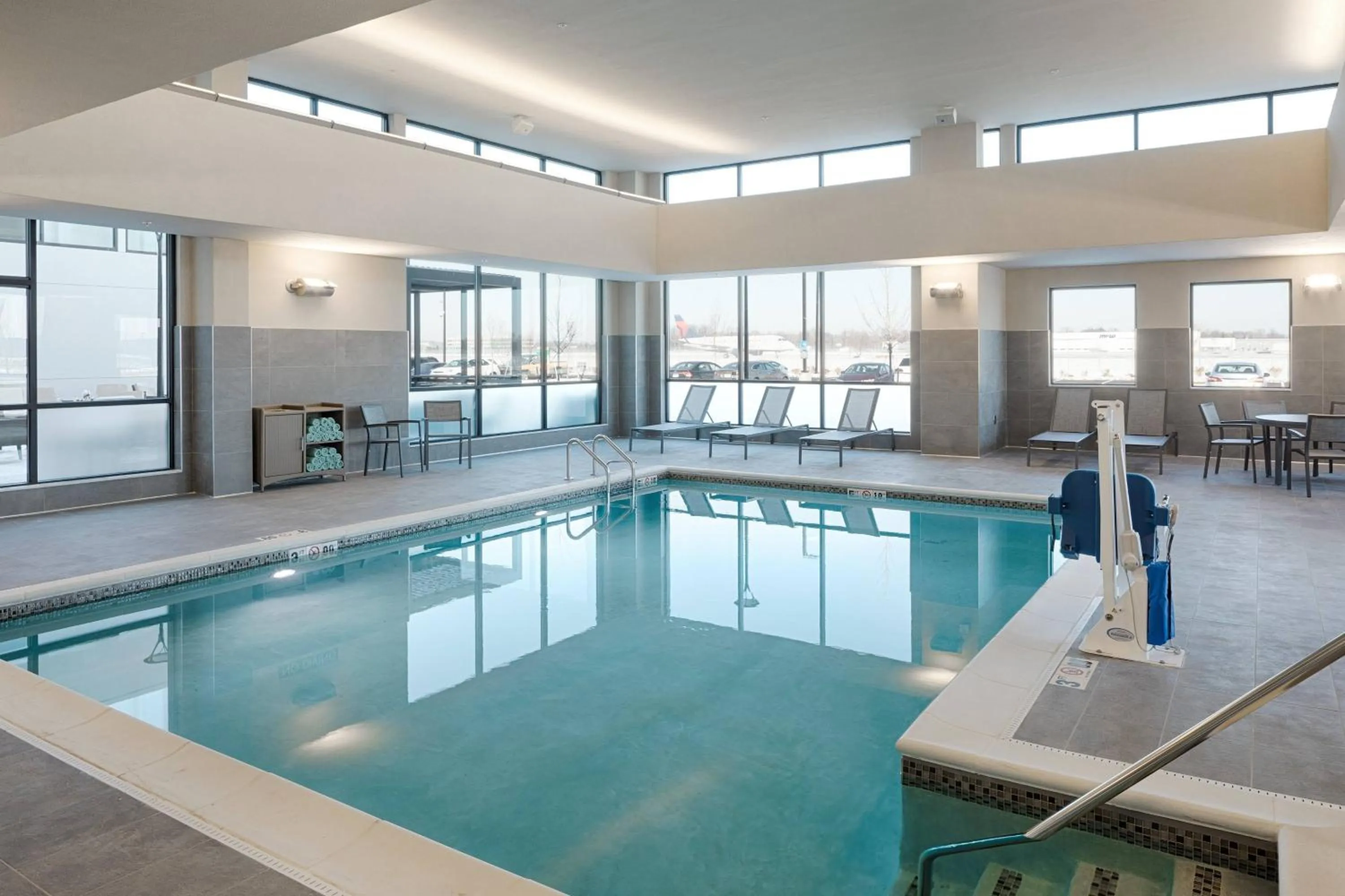 Swimming pool in Residence Inn by Marriott Columbus Airport