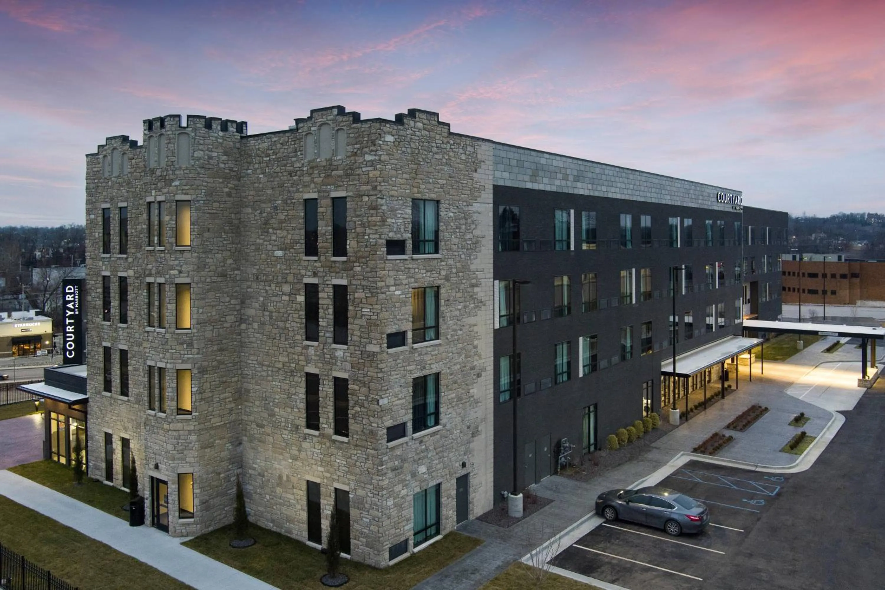 Property building in Courtyard by Marriott Jefferson City