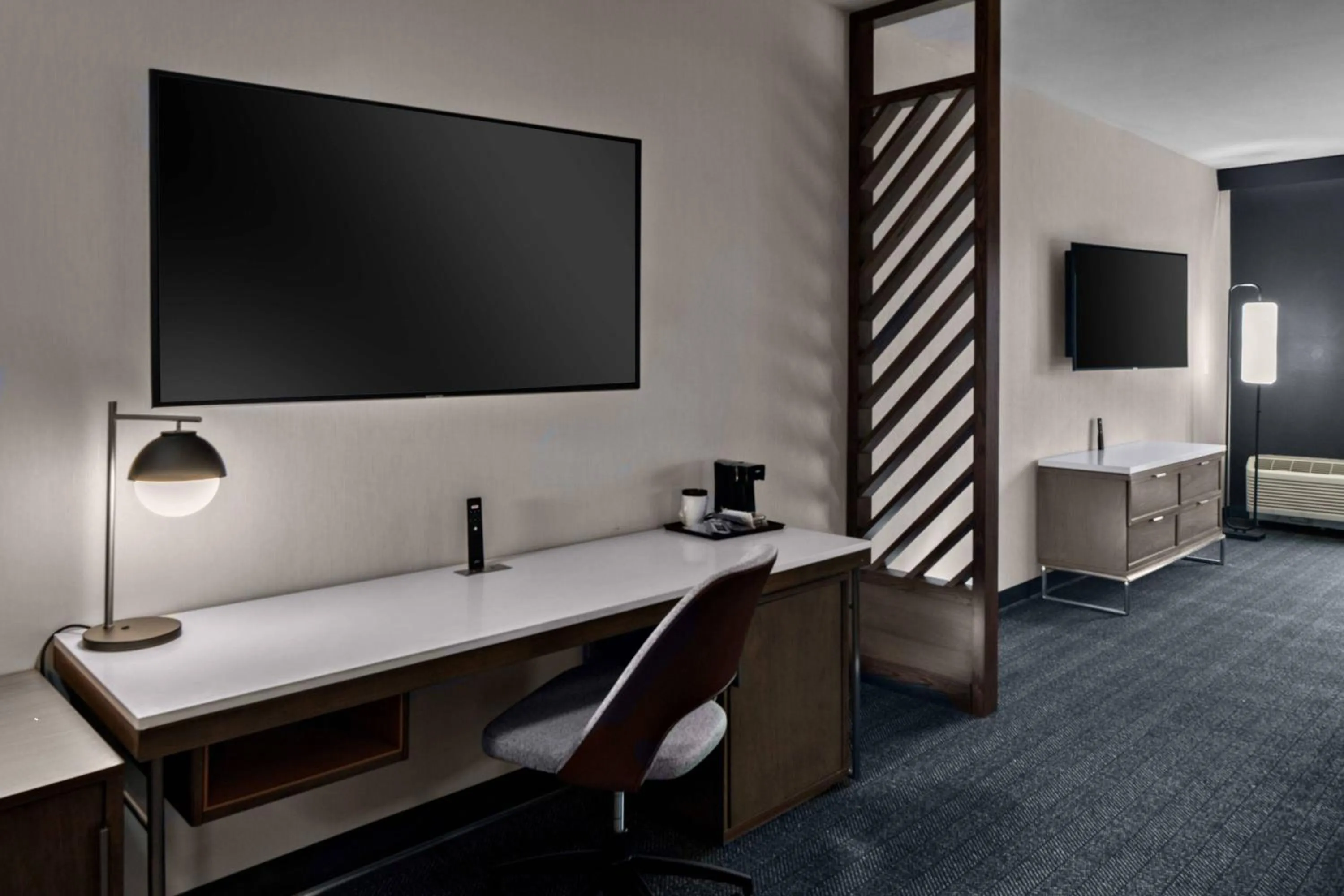 Living room in Courtyard by Marriott Jefferson City