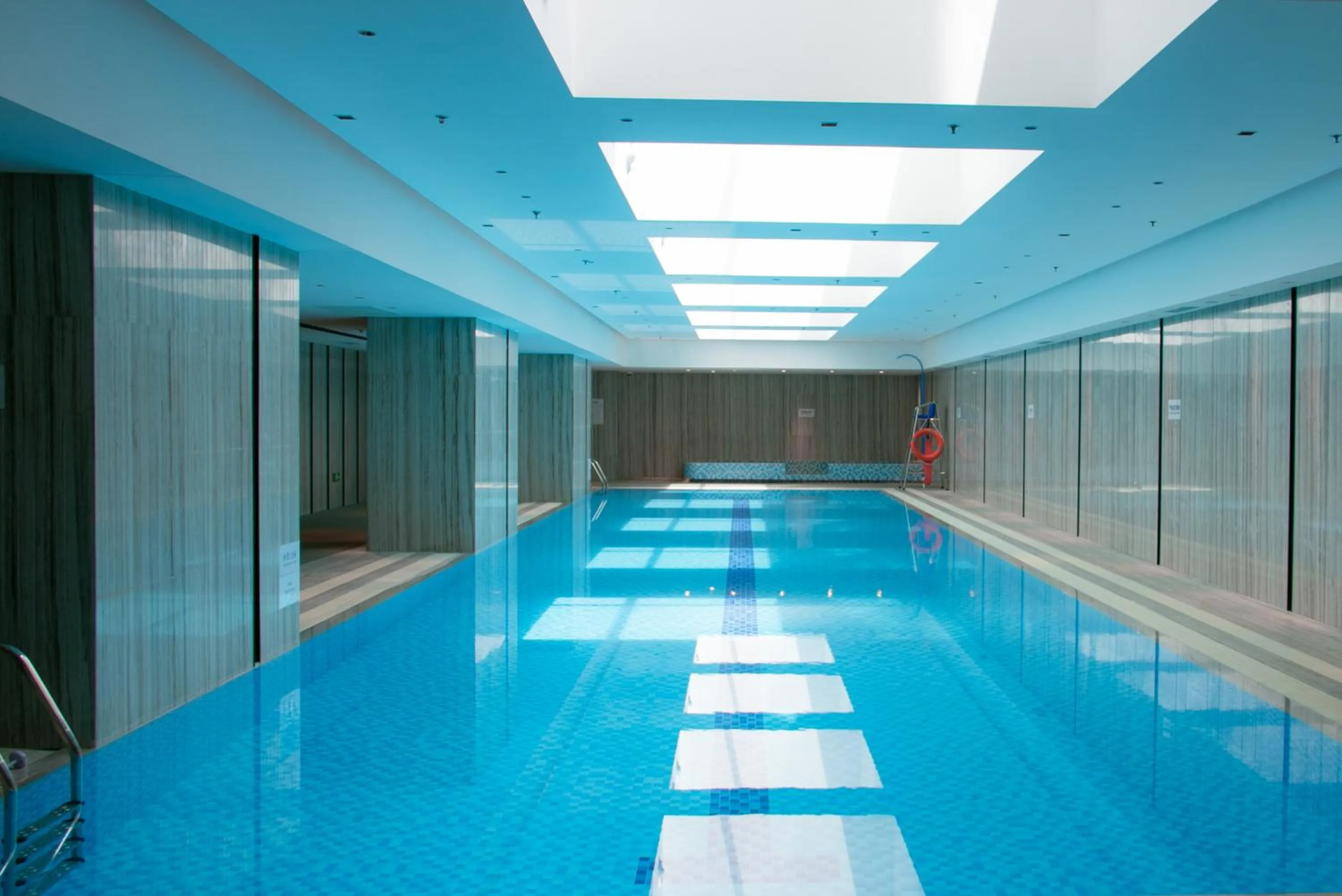 Swimming pool in Shanghai Marriott Hotel Pudong South