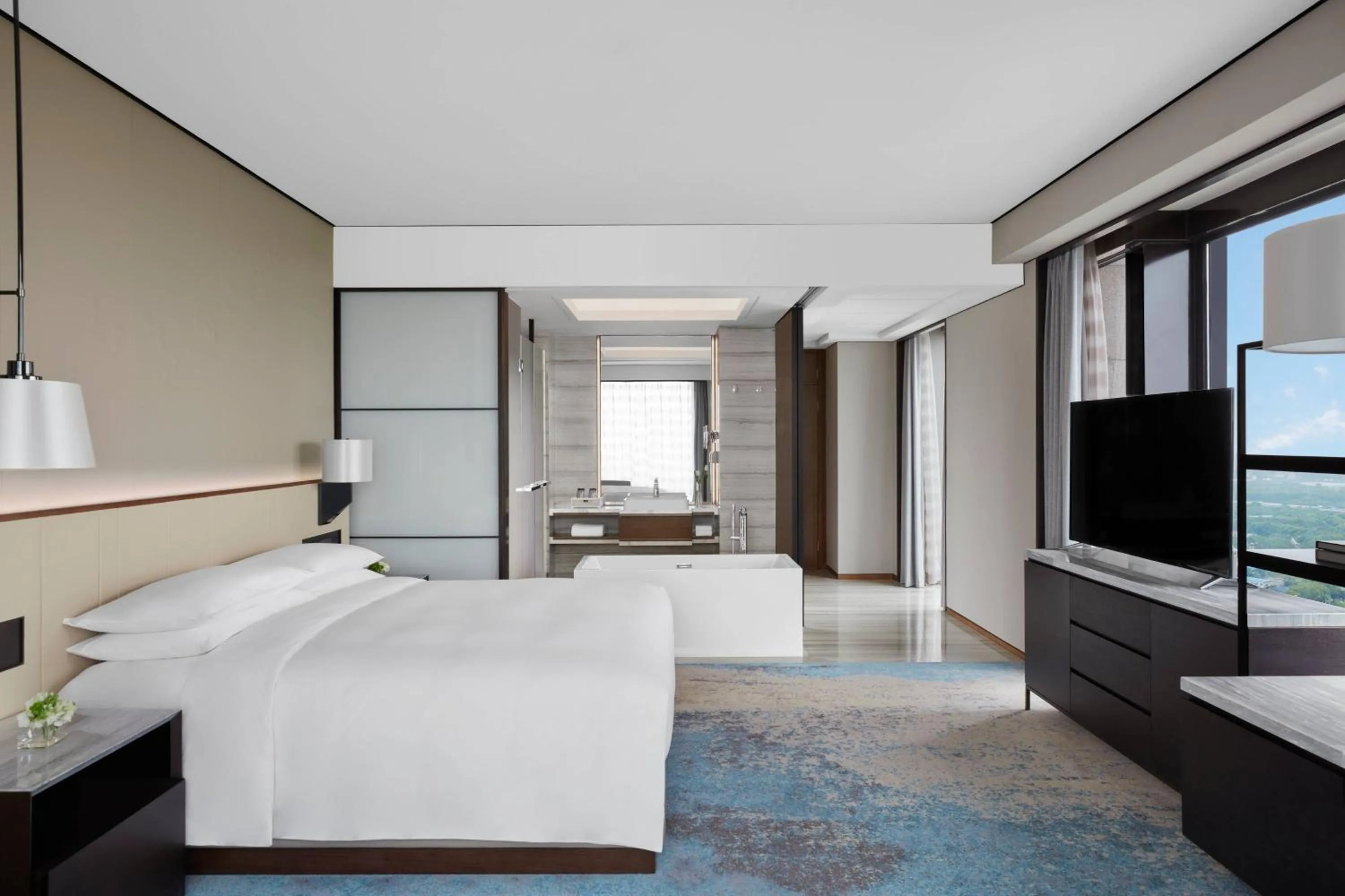 Photo of the whole room, Bed in Shanghai Marriott Hotel Pudong South