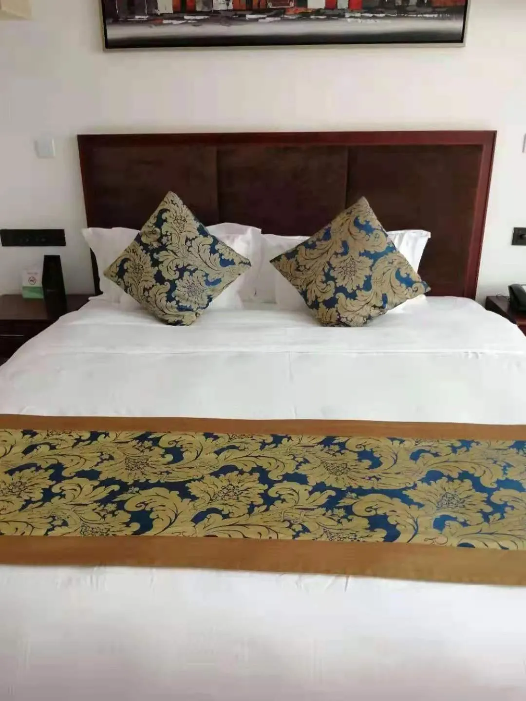 Bed in Wyndham Garden Lingshui