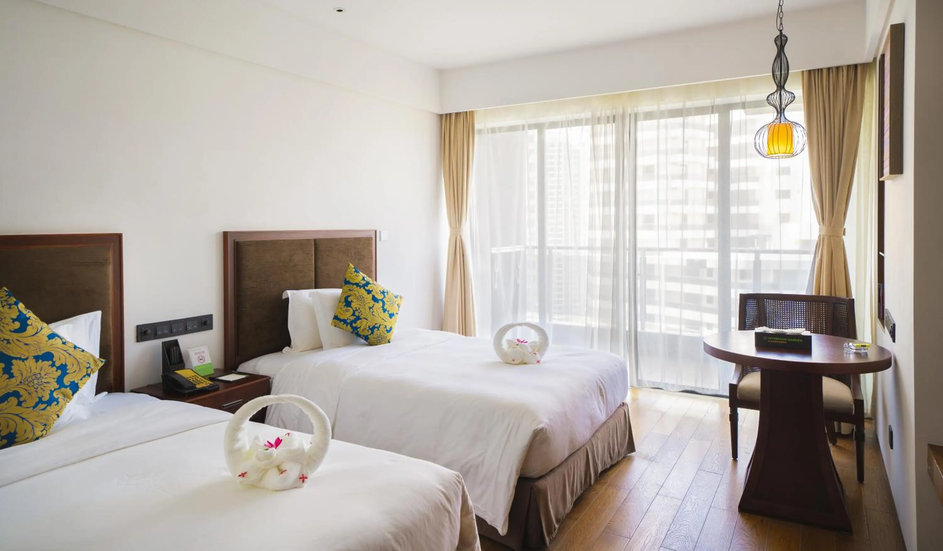 Bed in Wyndham Garden Lingshui