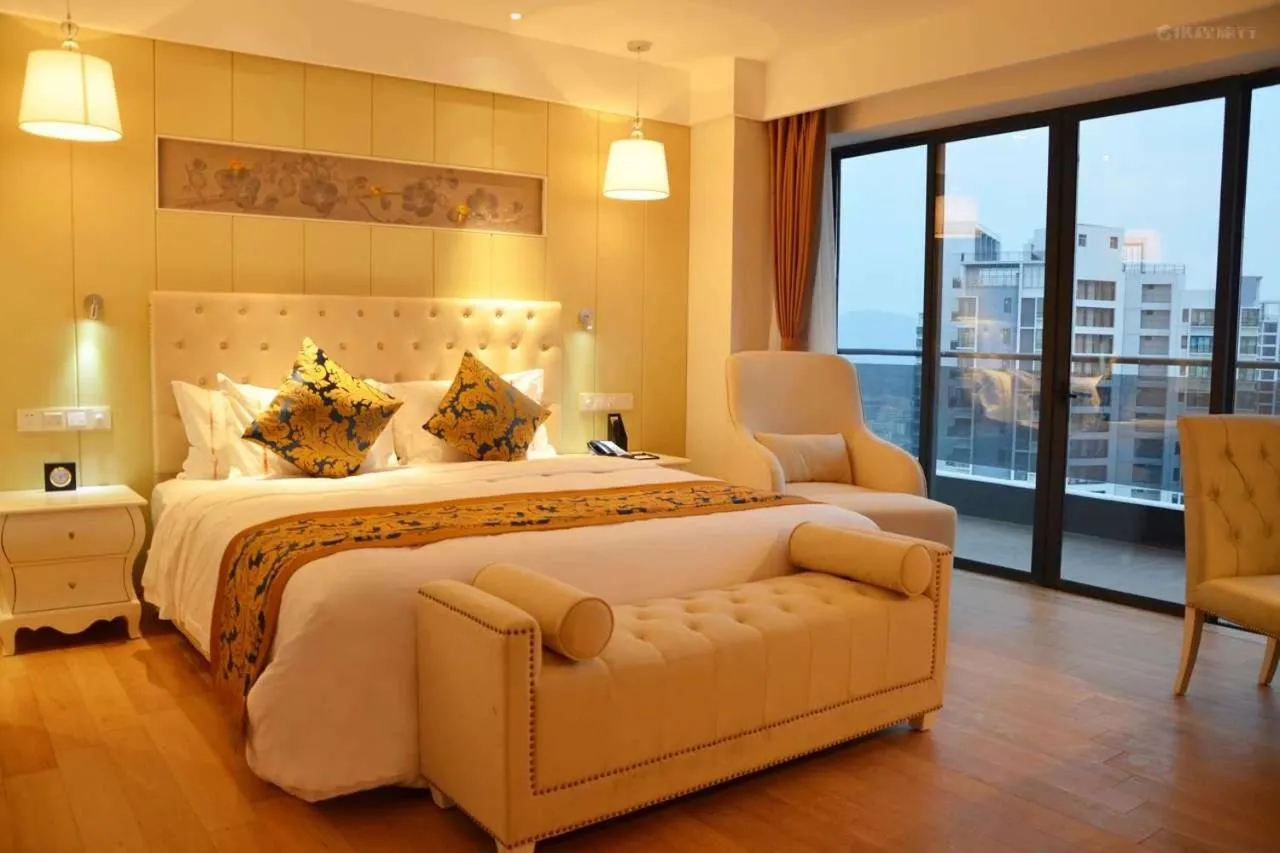 Bed in Wyndham Garden Lingshui