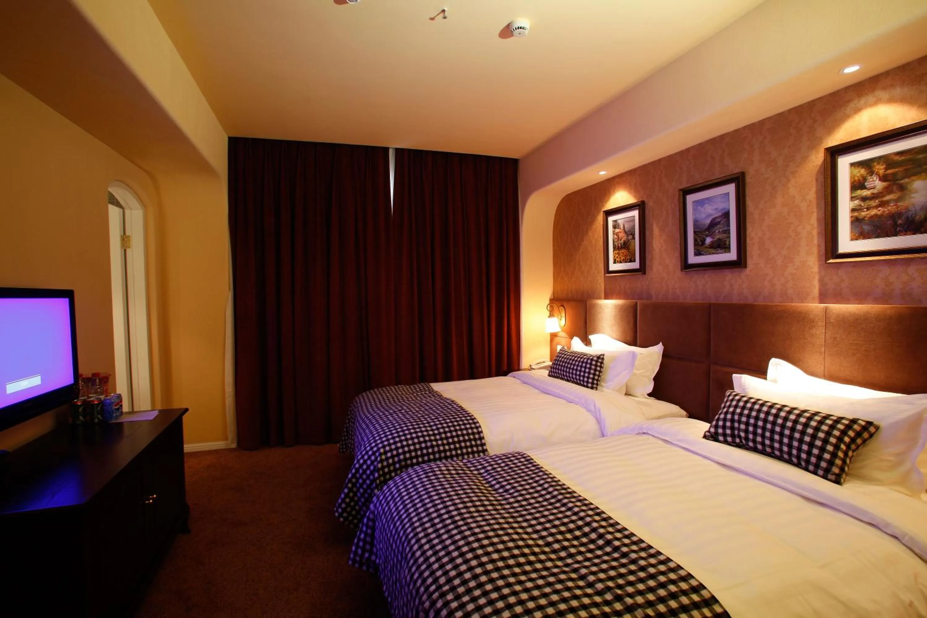 Bedroom, Bed in Aoting Garden Hotel