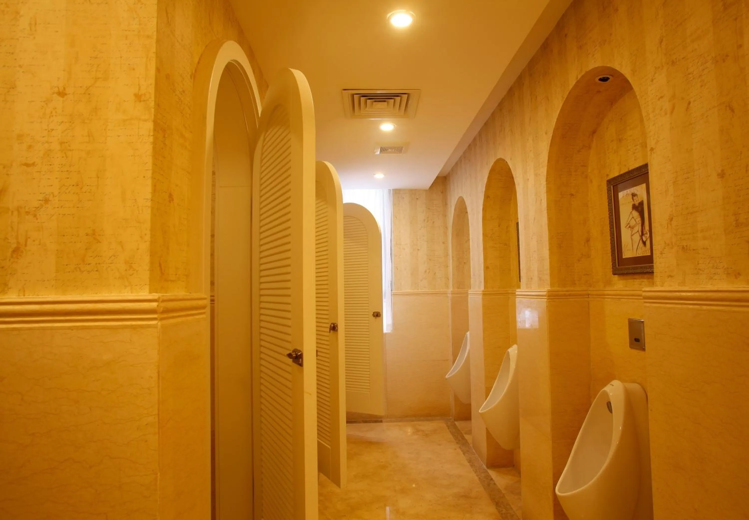Toilet in Aoting Garden Hotel