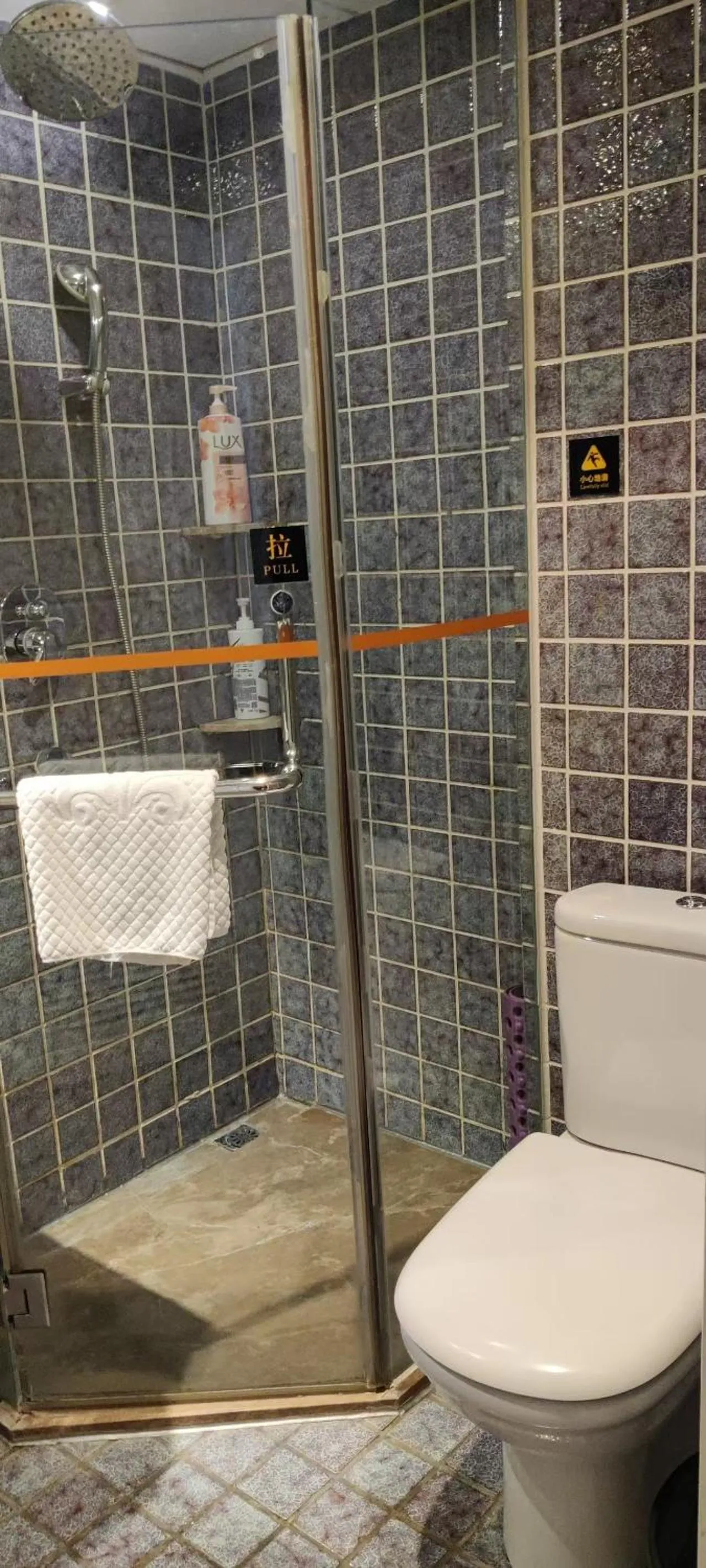 Shower in Aoting Garden Hotel