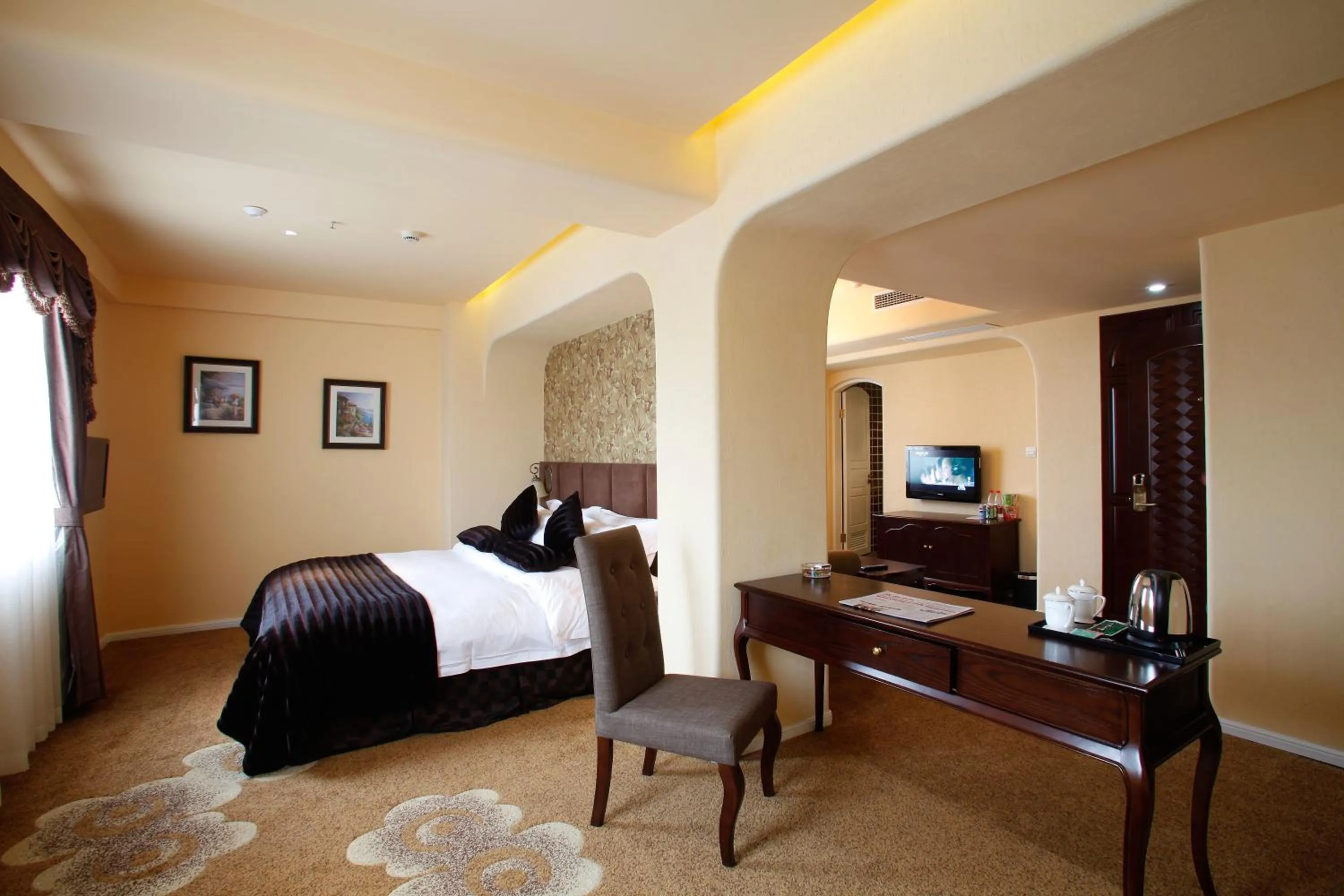 Decorative detail, Bed in Aoting Garden Hotel