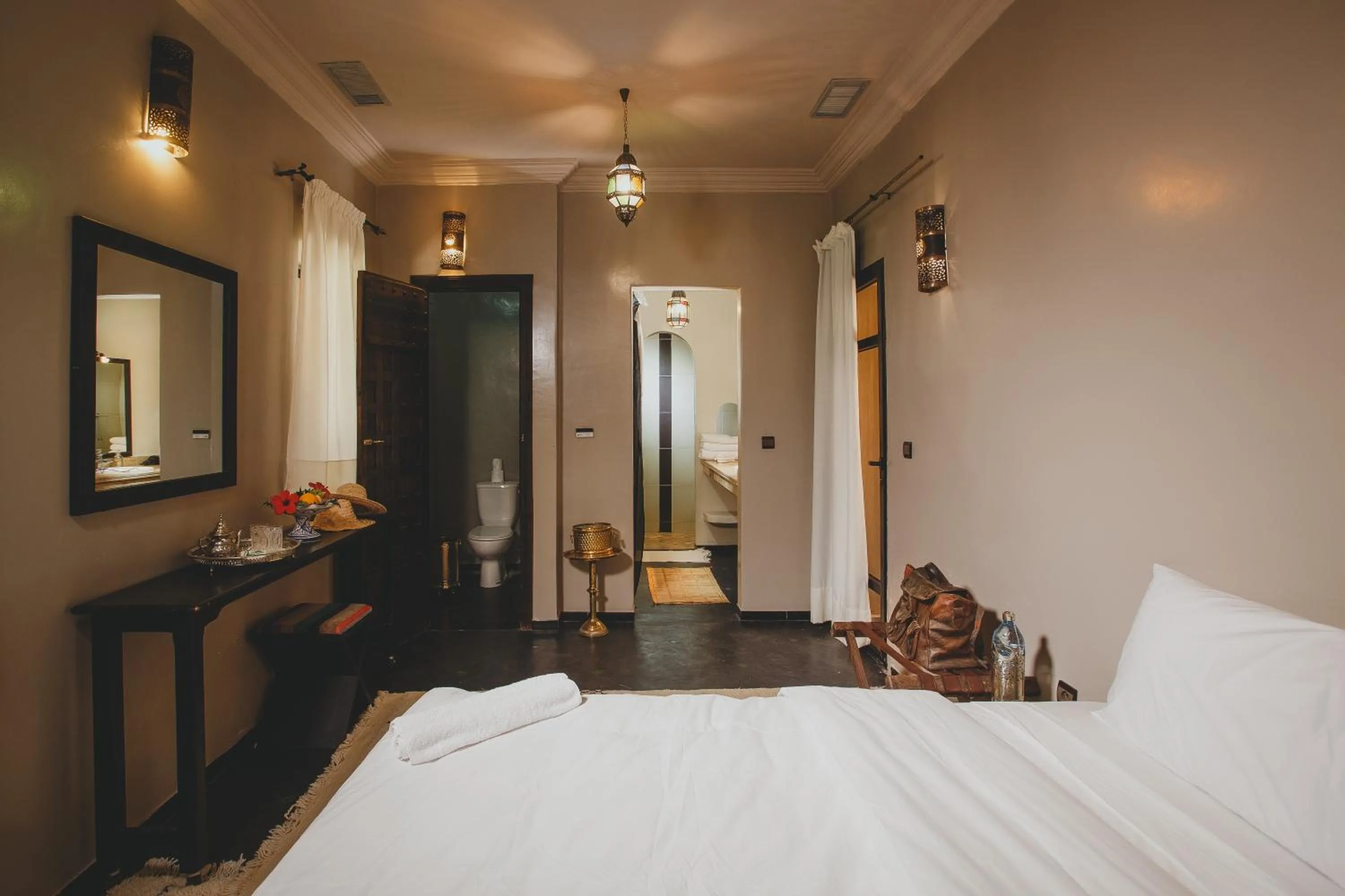 Toilet, Bed in Riad Tama & spa