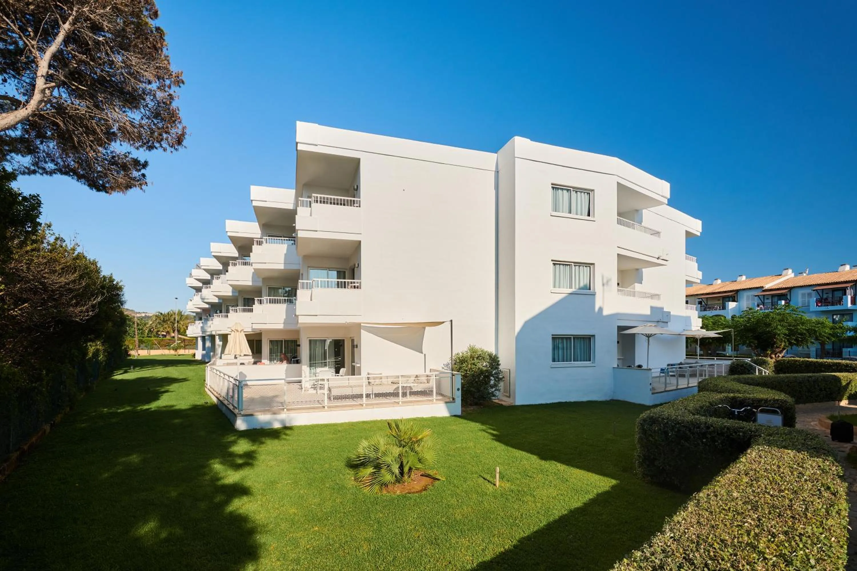 Property building in Hipotels Apartamentos Cala Bona