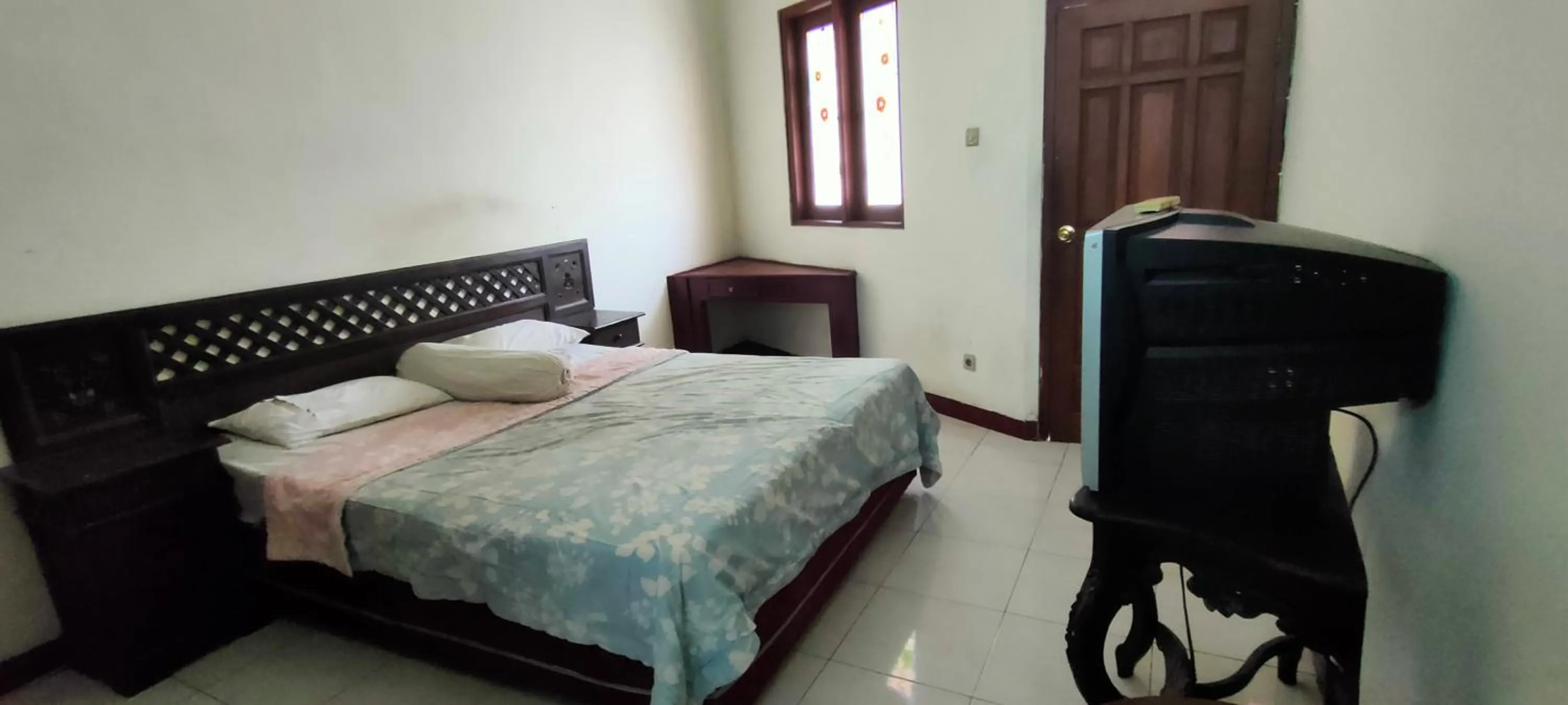 Property building, Bed in Mangkuyudan Hotel Solo