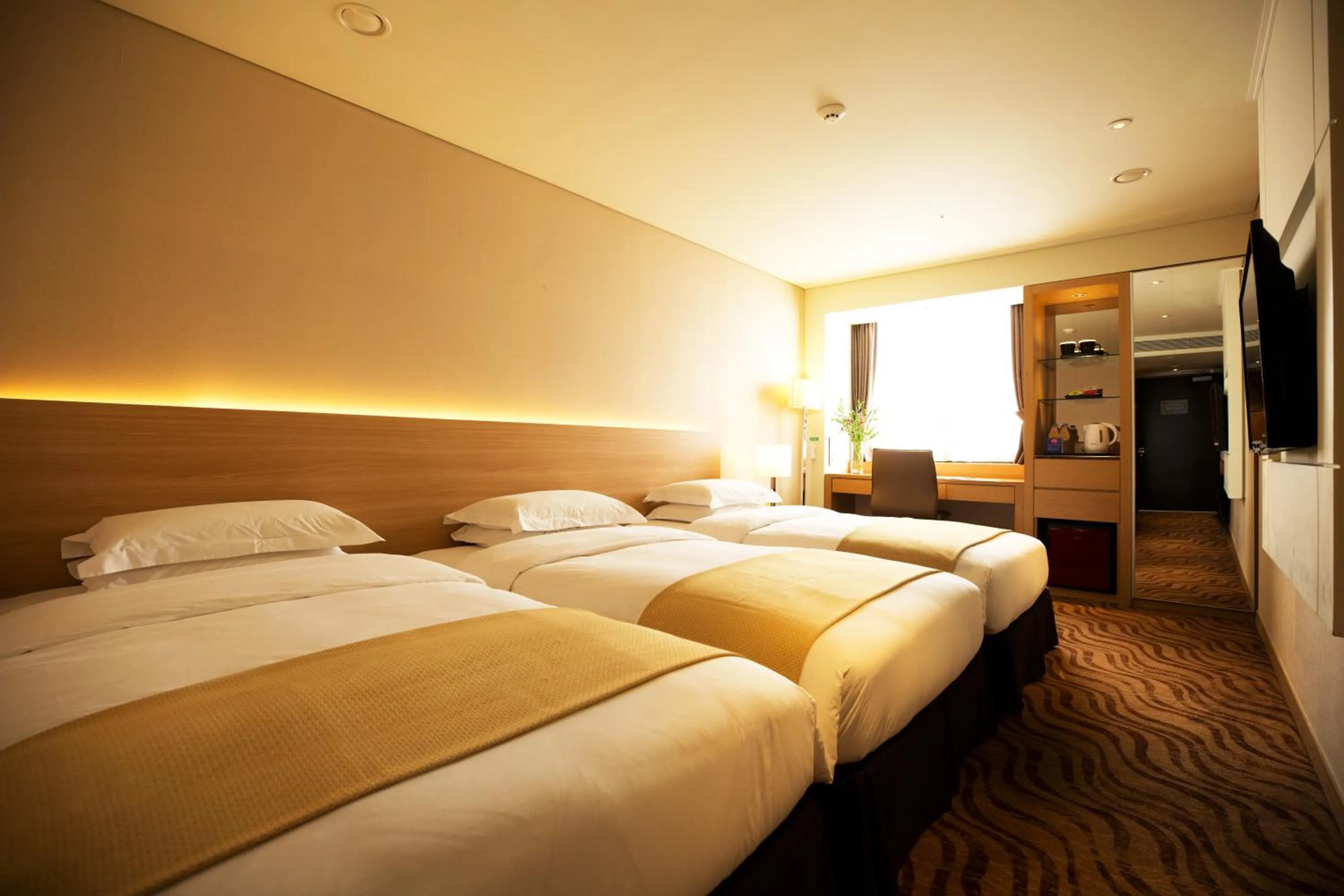 Deluxe Triple Room in Summit Hotel Seoul Dongdaemun