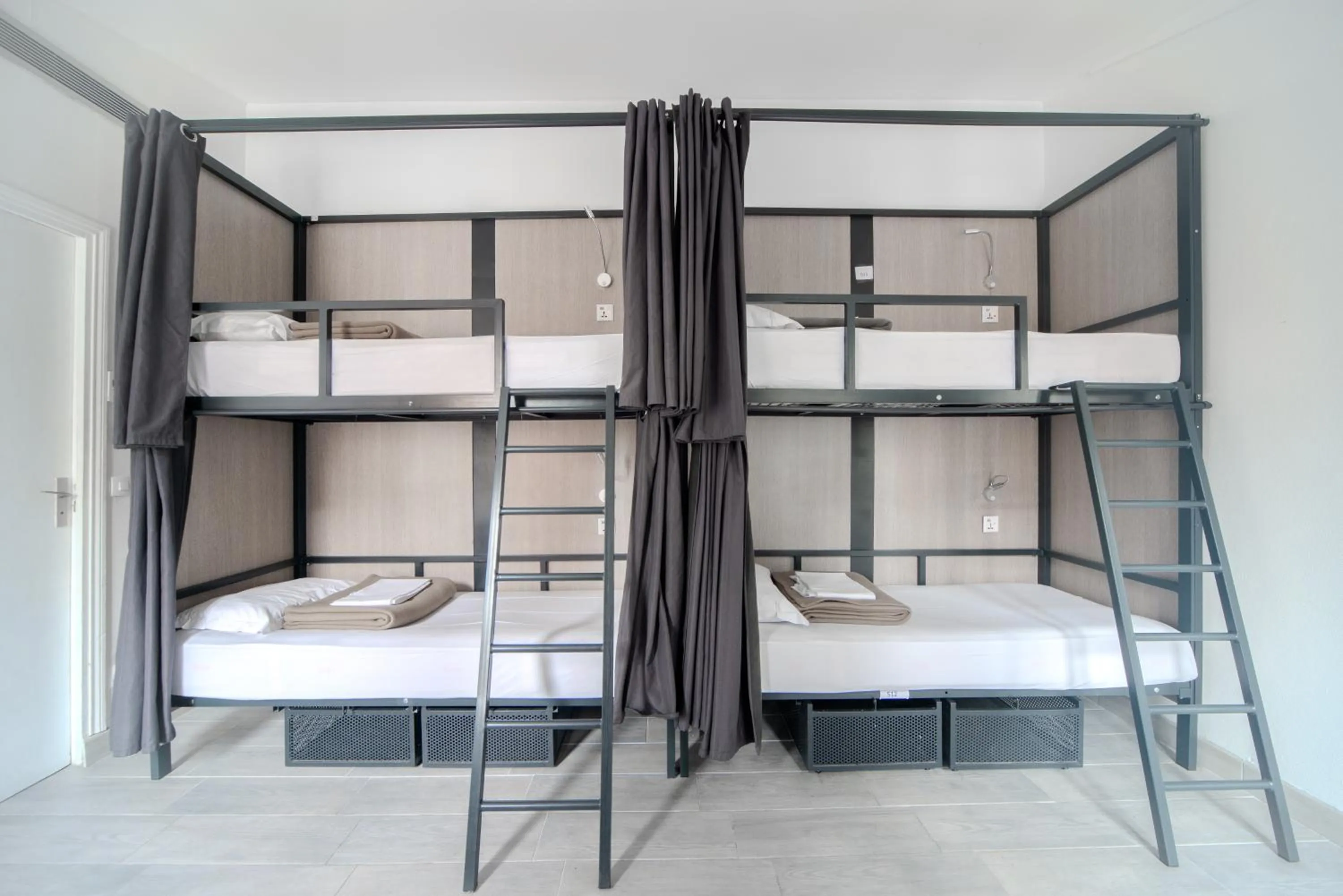 Bed in City Inn Paris