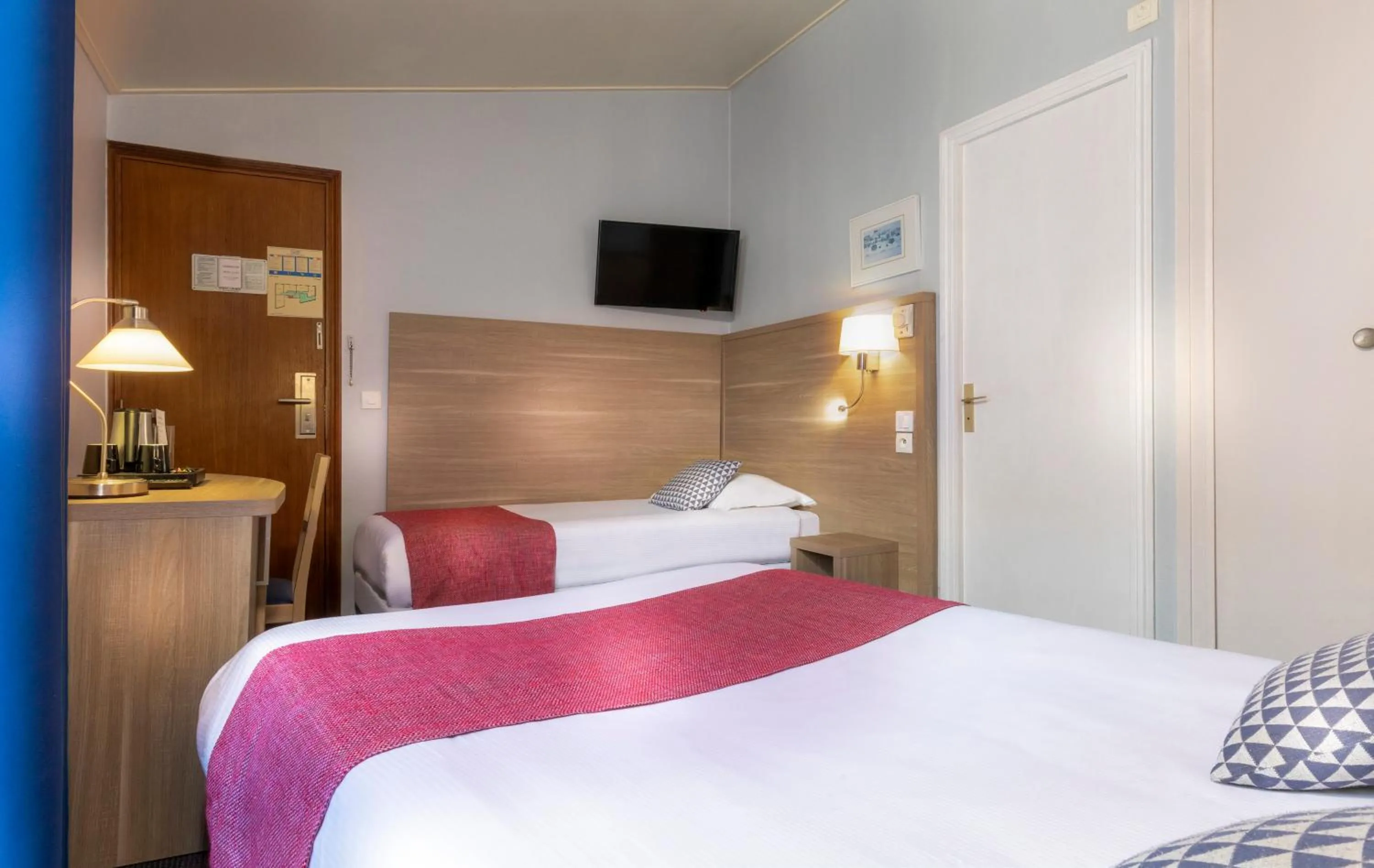 Bed in City Inn Paris