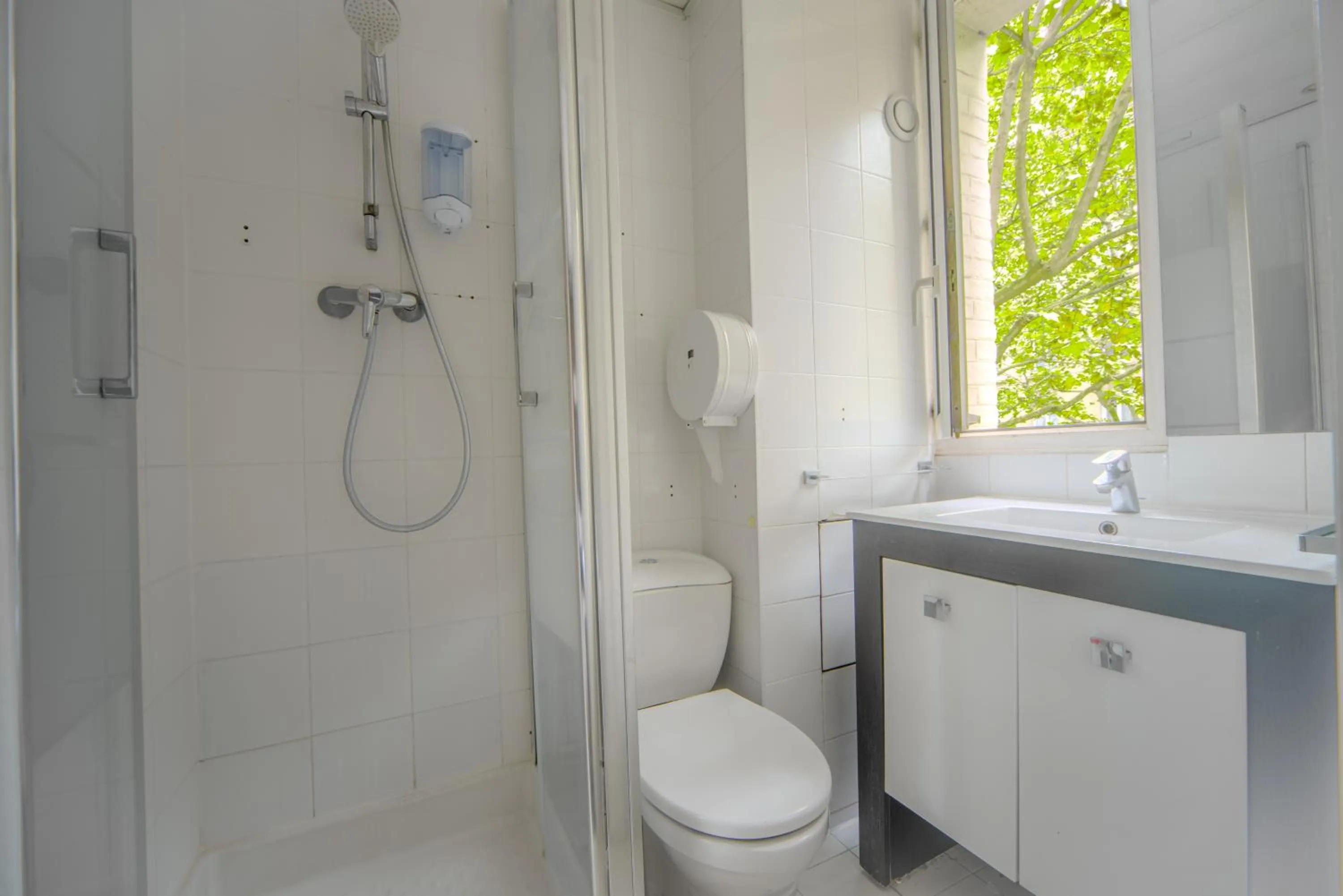 Shower in City Inn Paris